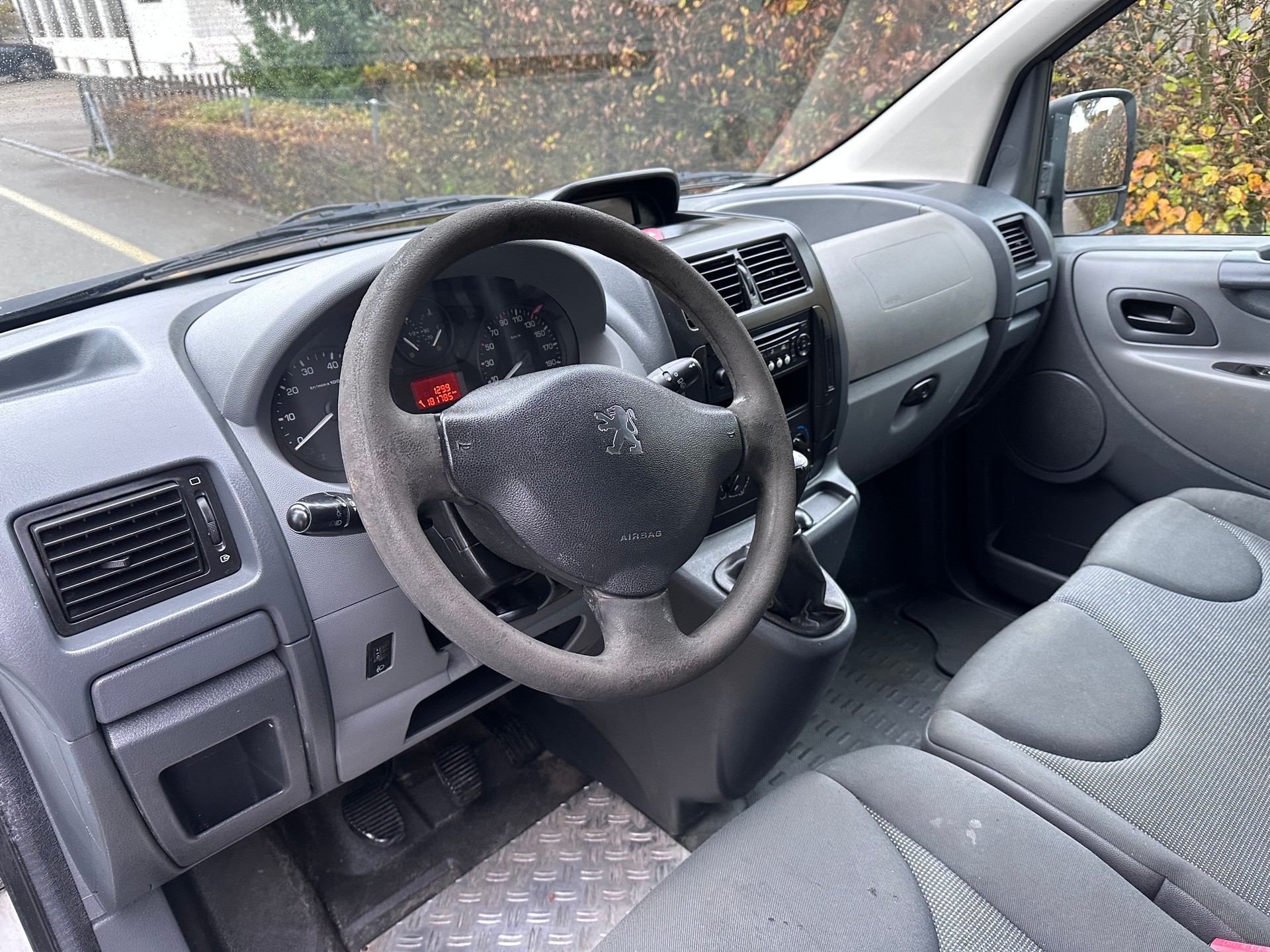PEUGEOT Expert 2.0i 16V 227 L1H1-image-6