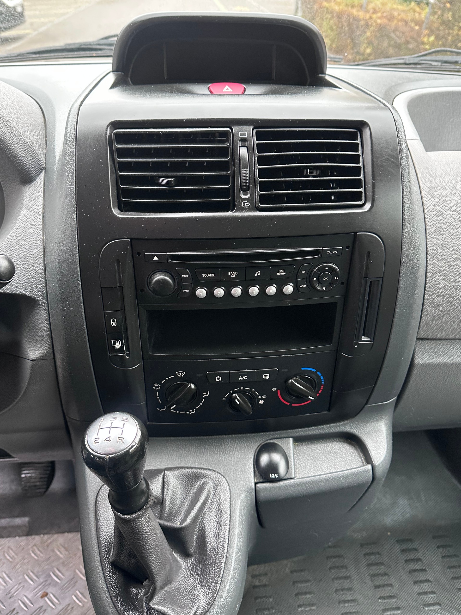 PEUGEOT Expert 2.0i 16V 227 L1H1-image-10