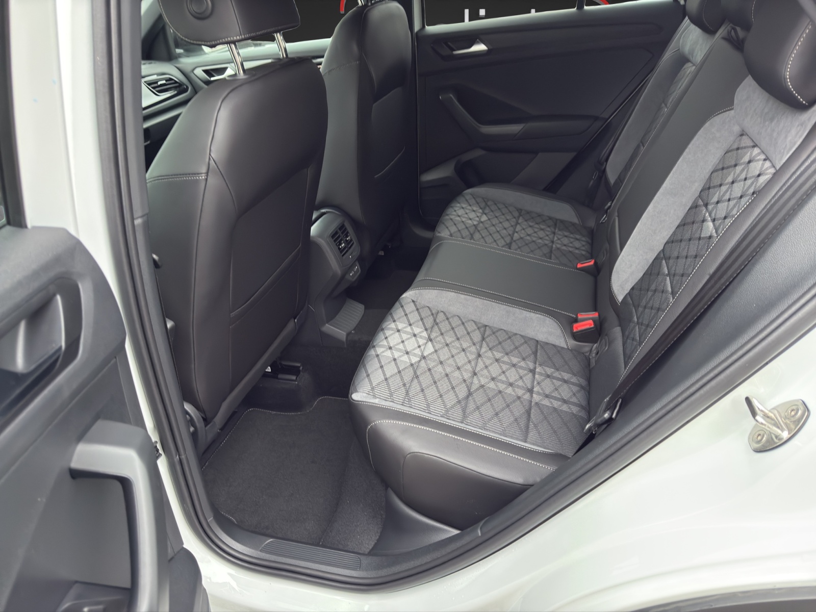 VW T-Roc 2.0 TDI SCR R-Line DSG-image-8