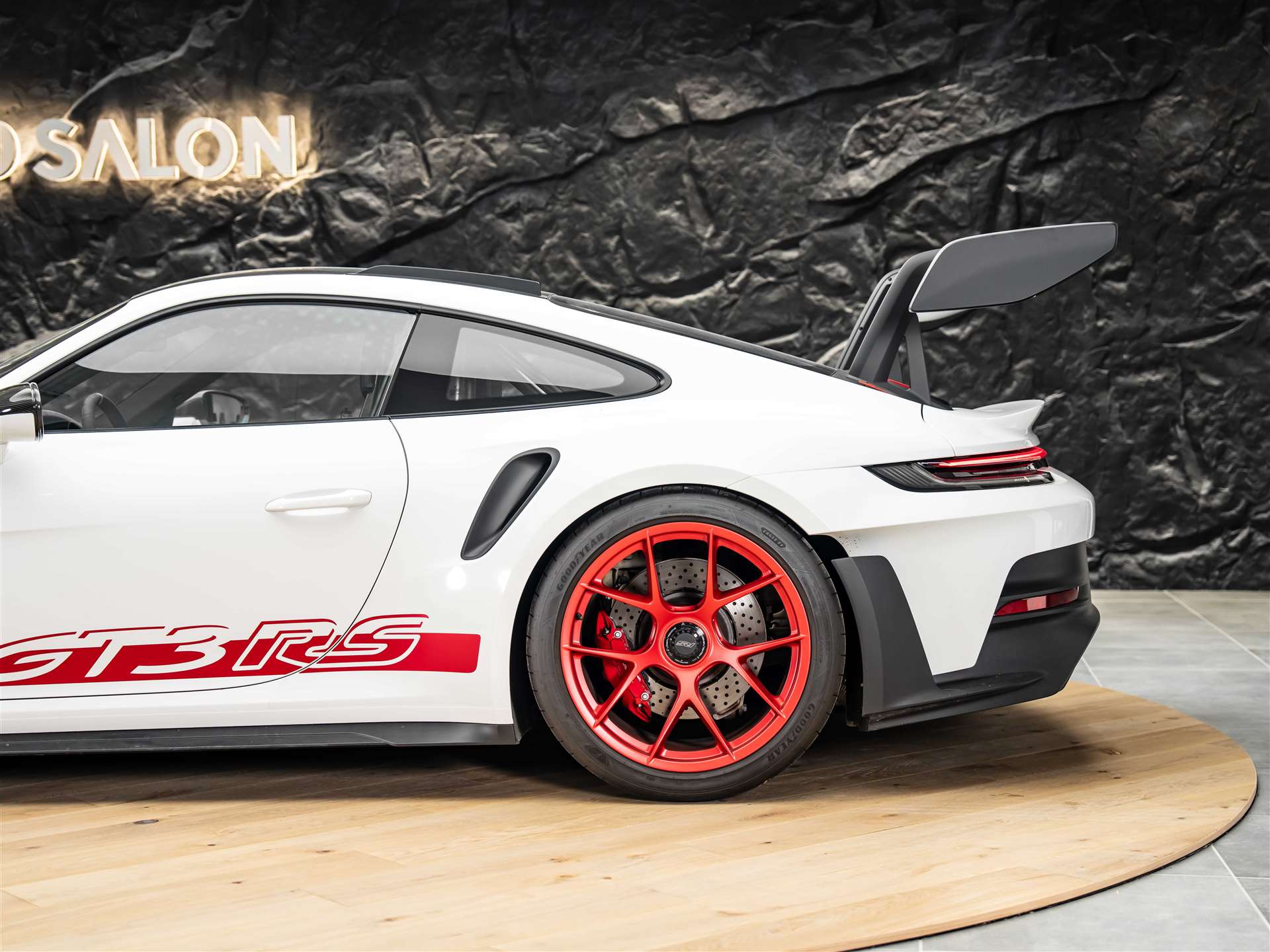 PORSCHE 911 GT3 RS Weissach-image-16