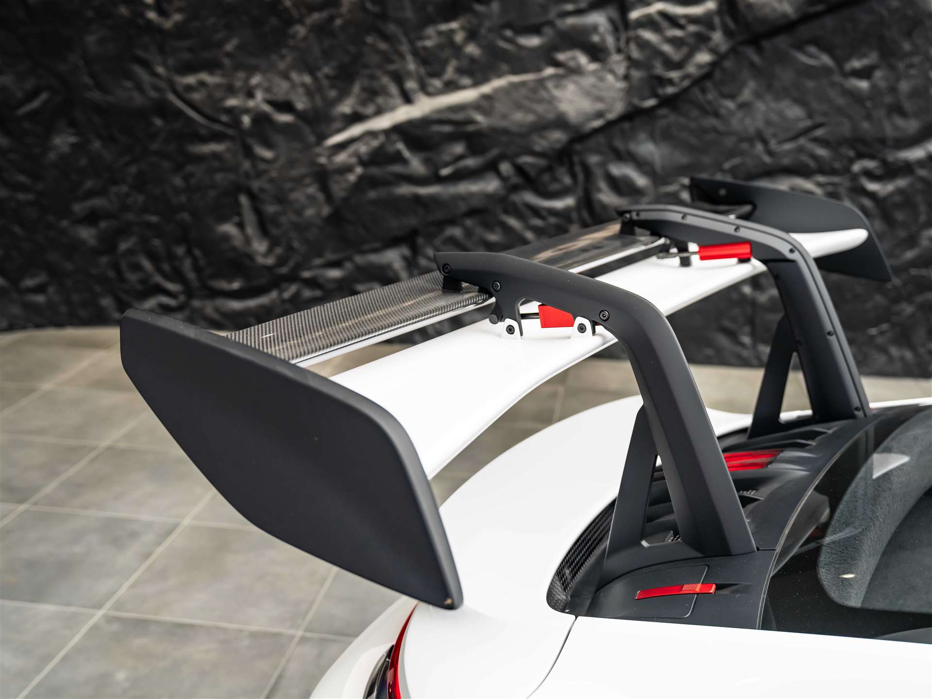 PORSCHE 911 GT3 RS Weissach-image-23