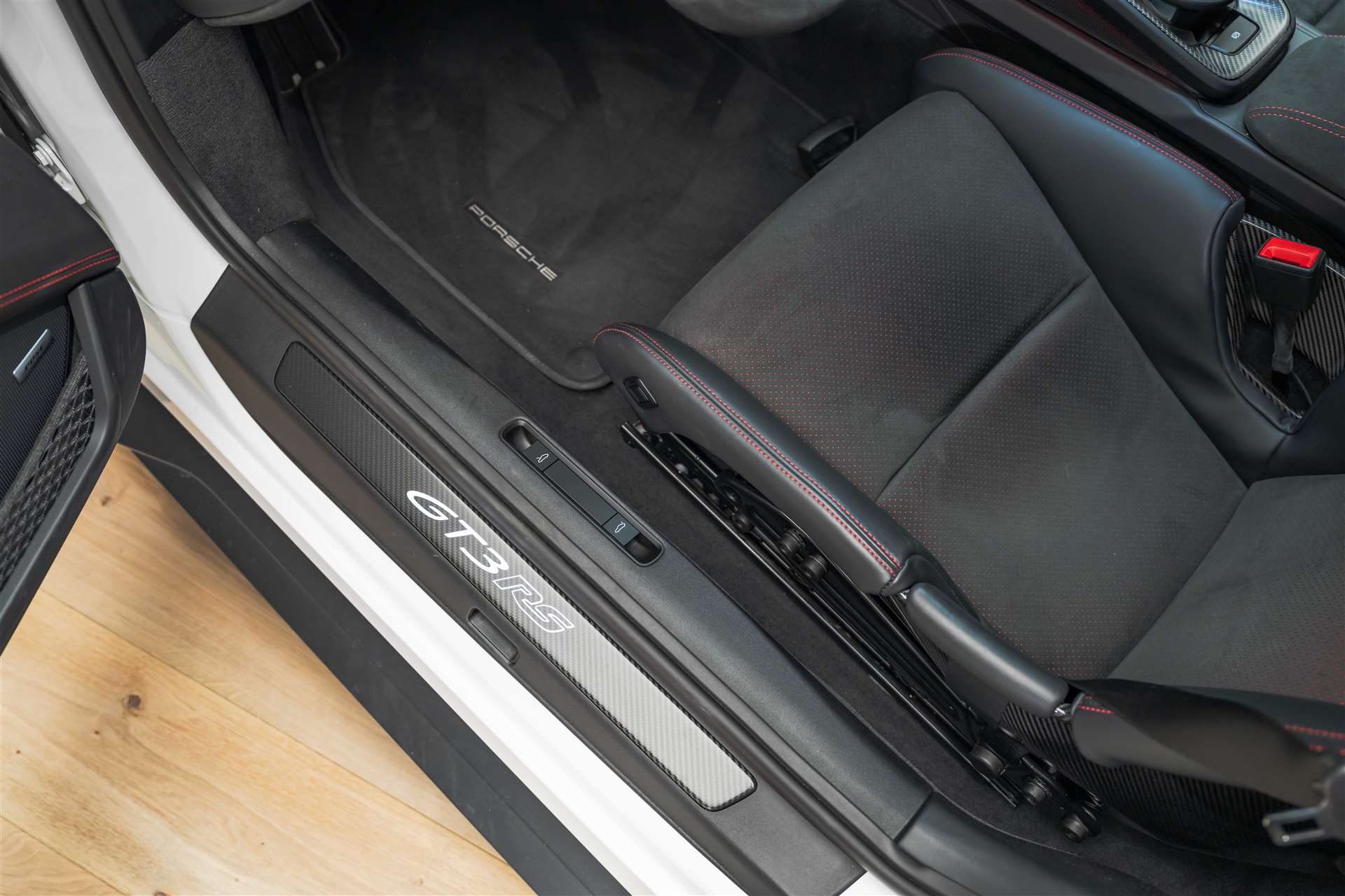 PORSCHE 911 GT3 RS Weissach-image-28