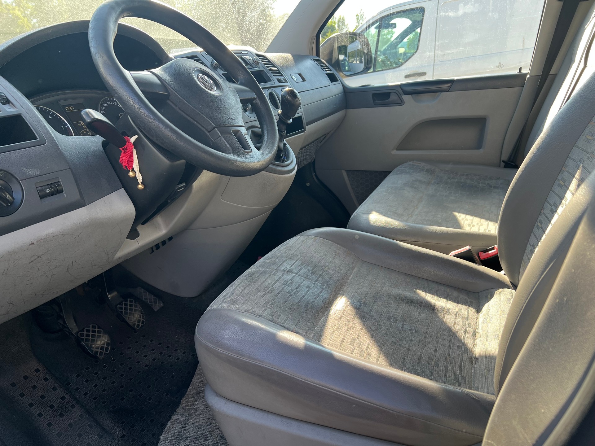VW T5 2.0 TDI-image-4