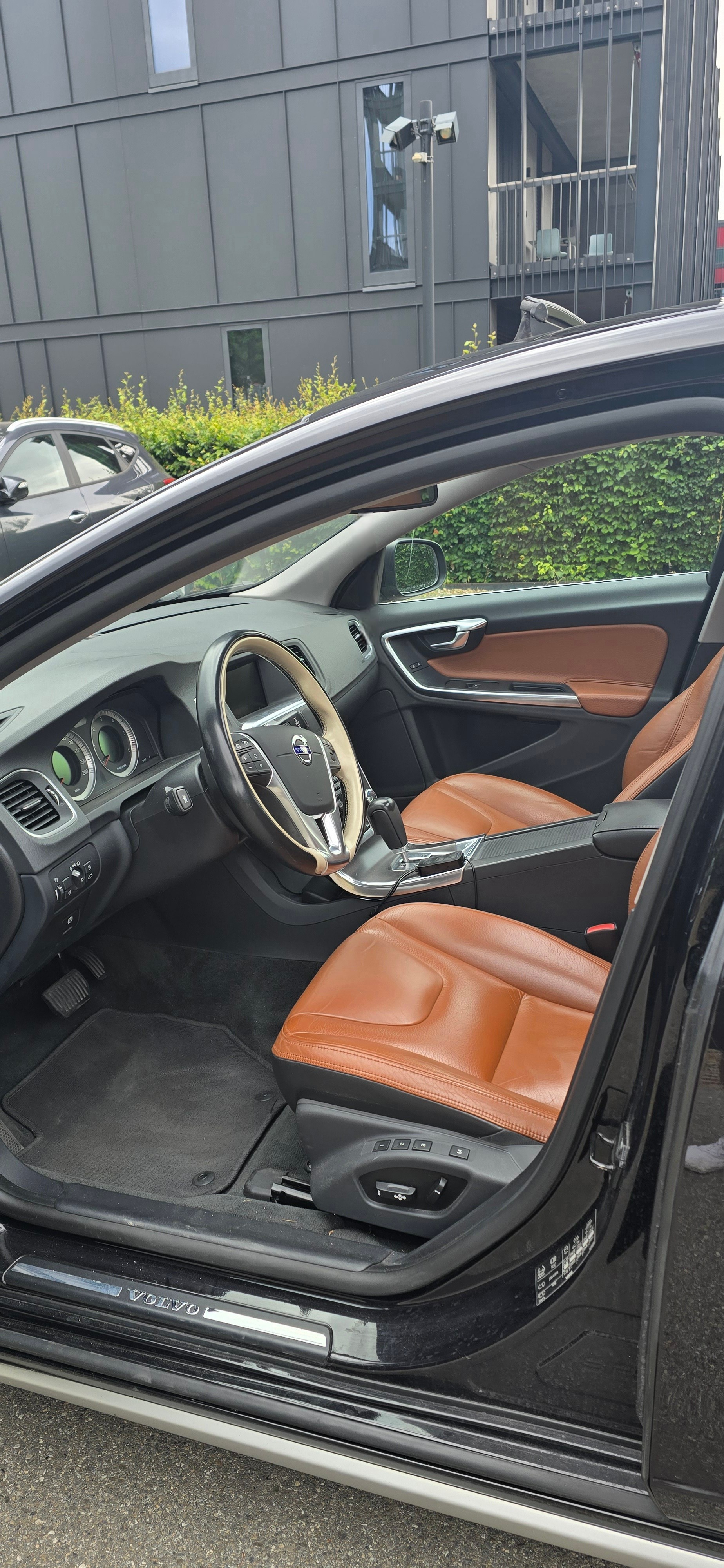 VOLVO S60 D3 Summum Geartronic-image-4
