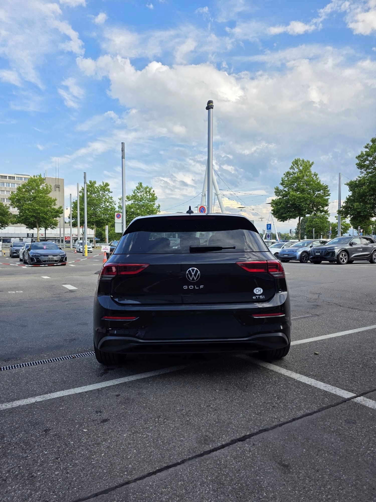 VW Golf 8 eTSI 1.0-image-3