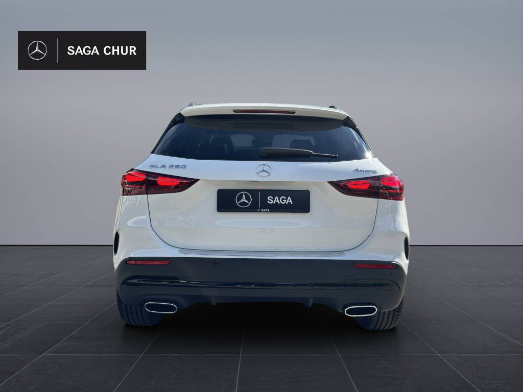 MERCEDES-BENZ GLA 250 Swiss Star AMG Line 4matic-image-4