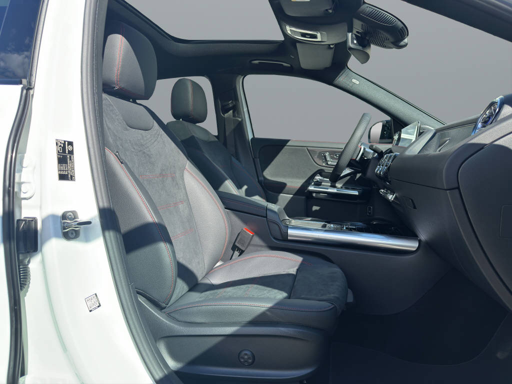 MERCEDES-BENZ GLA 250 Swiss Star AMG Line 4matic-image-12