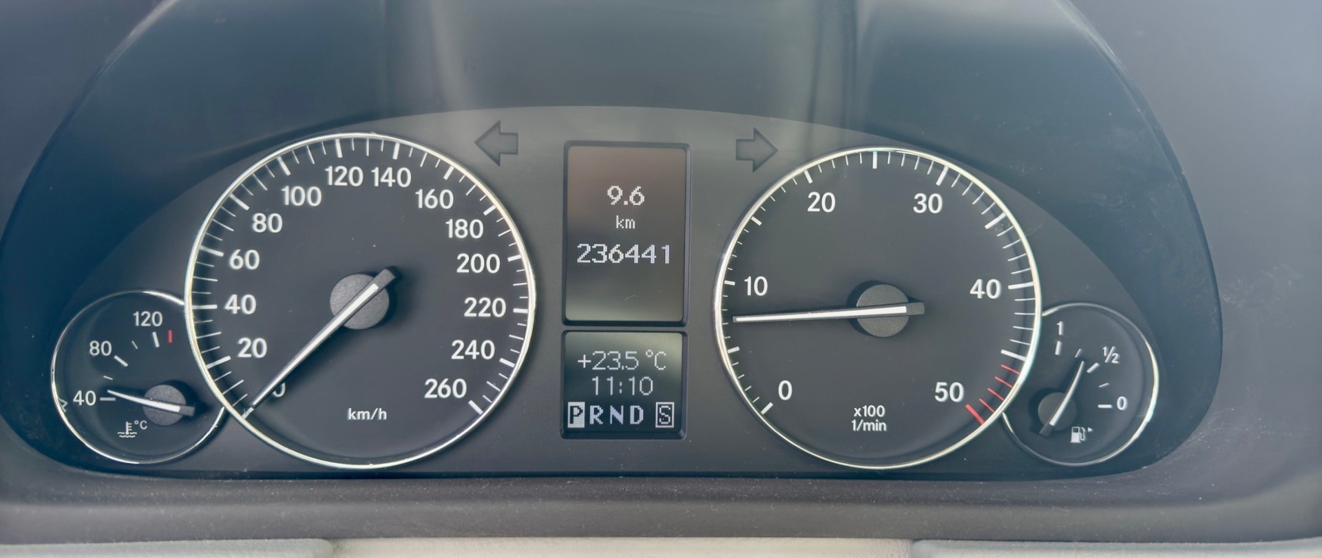MERCEDES-BENZ C 320 CDI Elegance AMG Sport Edition-image-17
