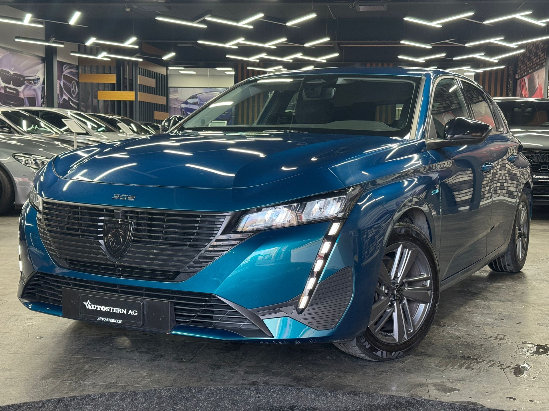 PEUGEOT 308 1.2i Style EAT8-image-0