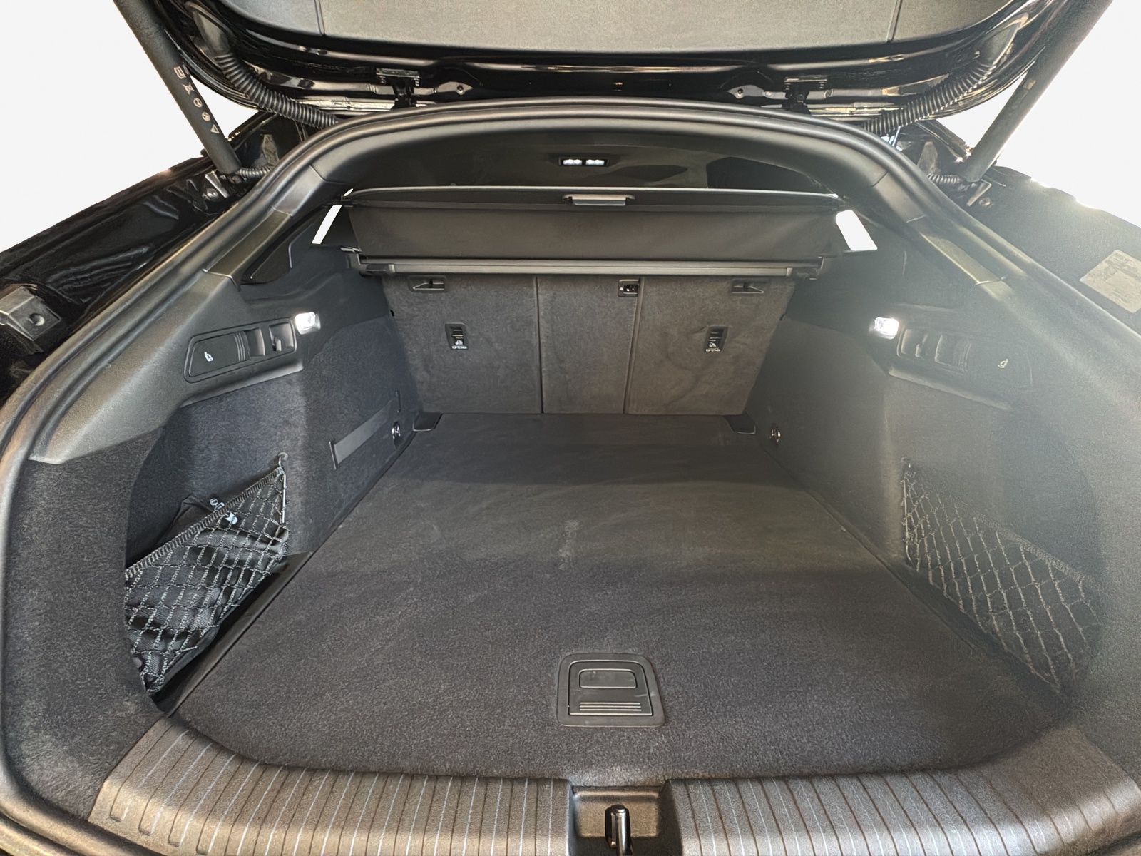 AUDI A6 Avant e-tron quattro-image-12