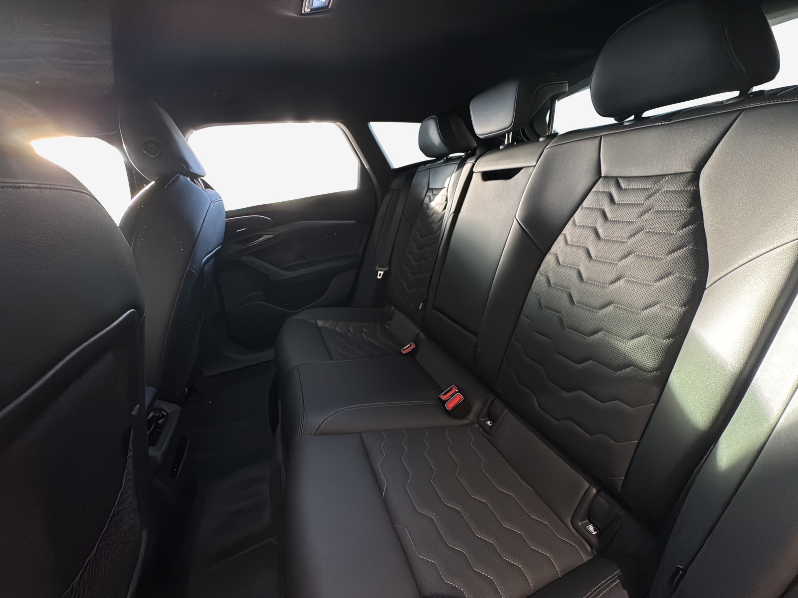 AUDI A6 Avant e-tron quattro-image-11