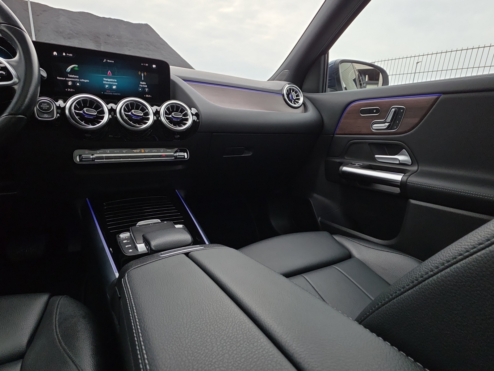 MERCEDES-BENZ GLA 200d 4Matic Progressive 8G-DCT-image-11