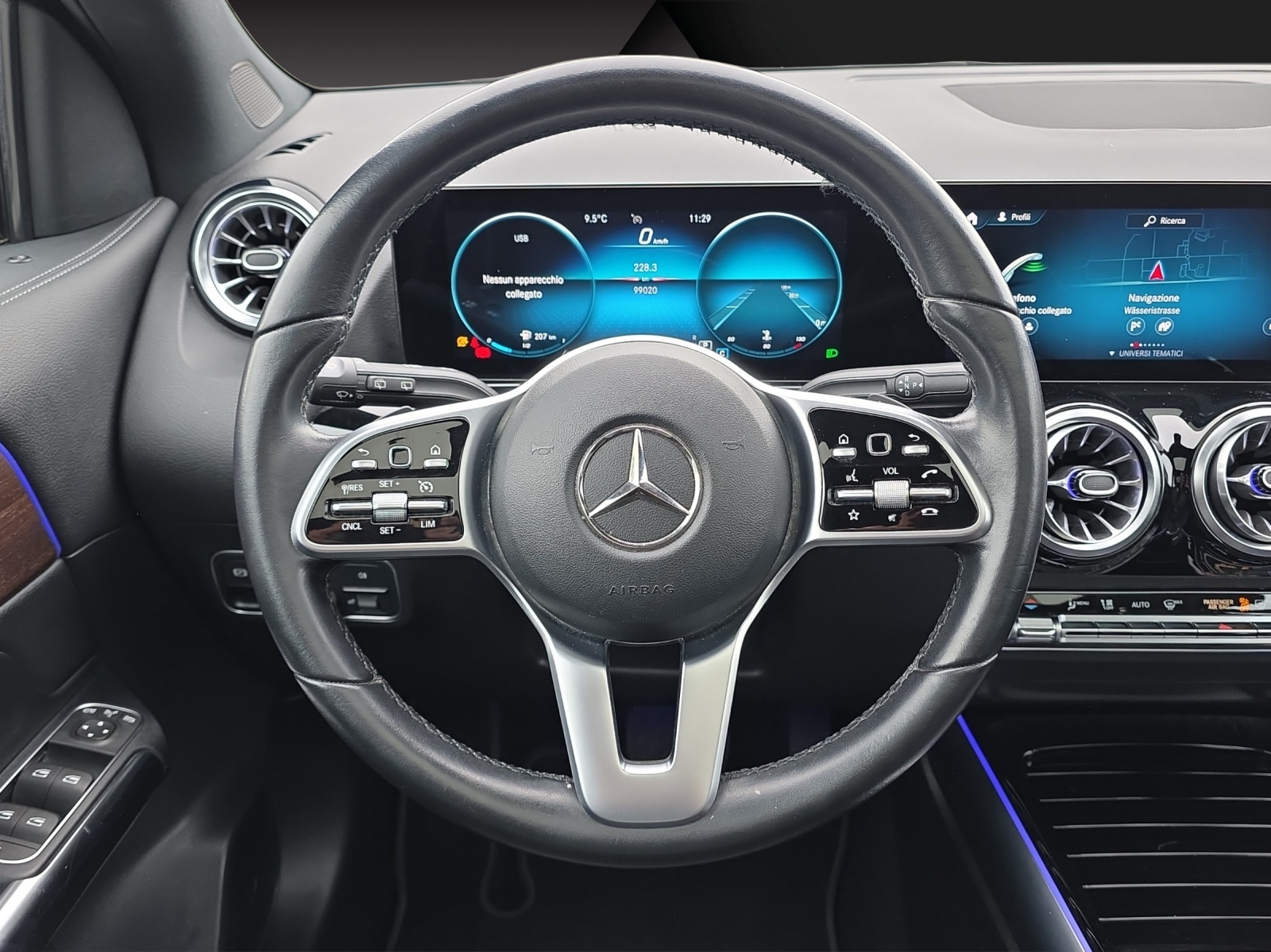 MERCEDES-BENZ GLA 200d 4Matic Progressive 8G-DCT-image-7