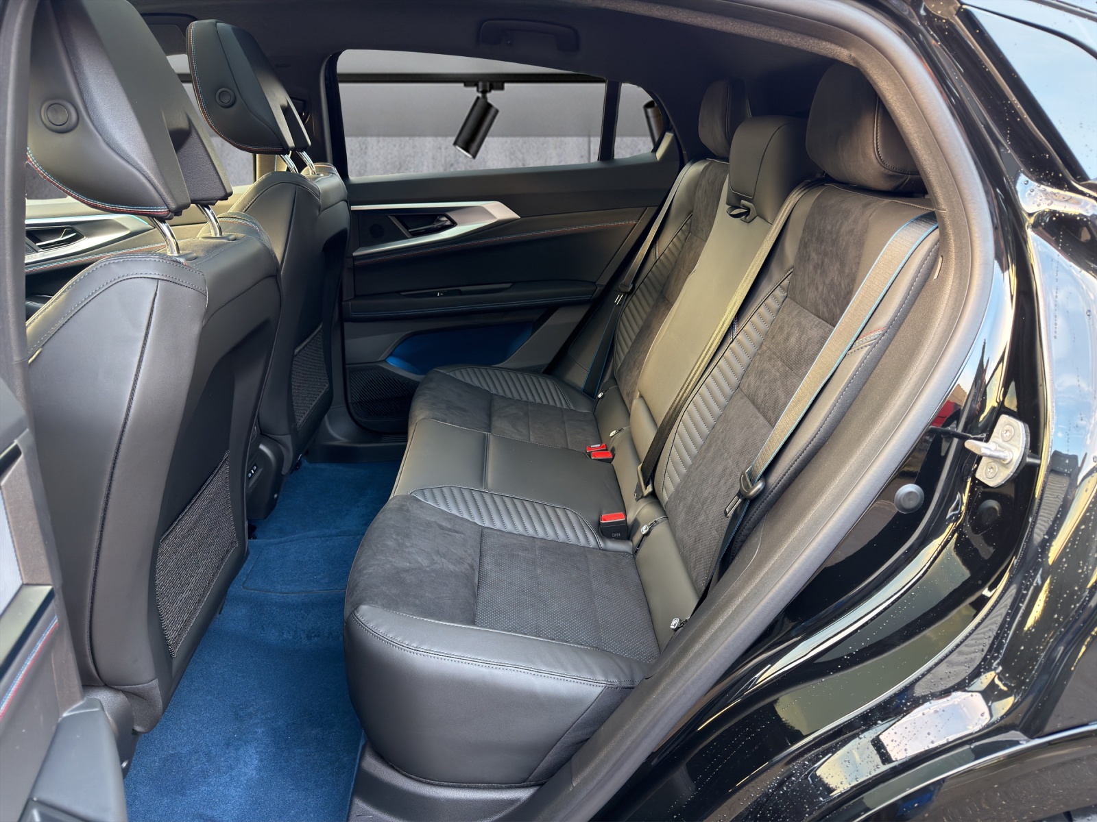RENAULT Rafale 1.2 E-Tech Plug-in Hybrid 300 4x4 Atelier Alpine-image-10
