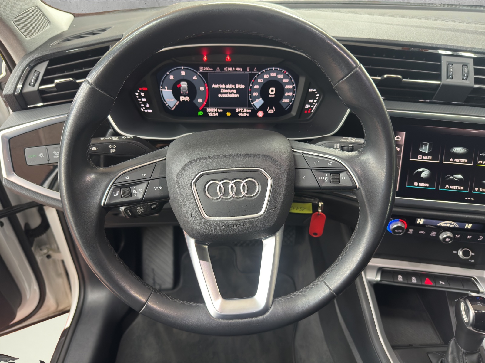 AUDI Q3 35 TDI quattro S-tronic-image-9
