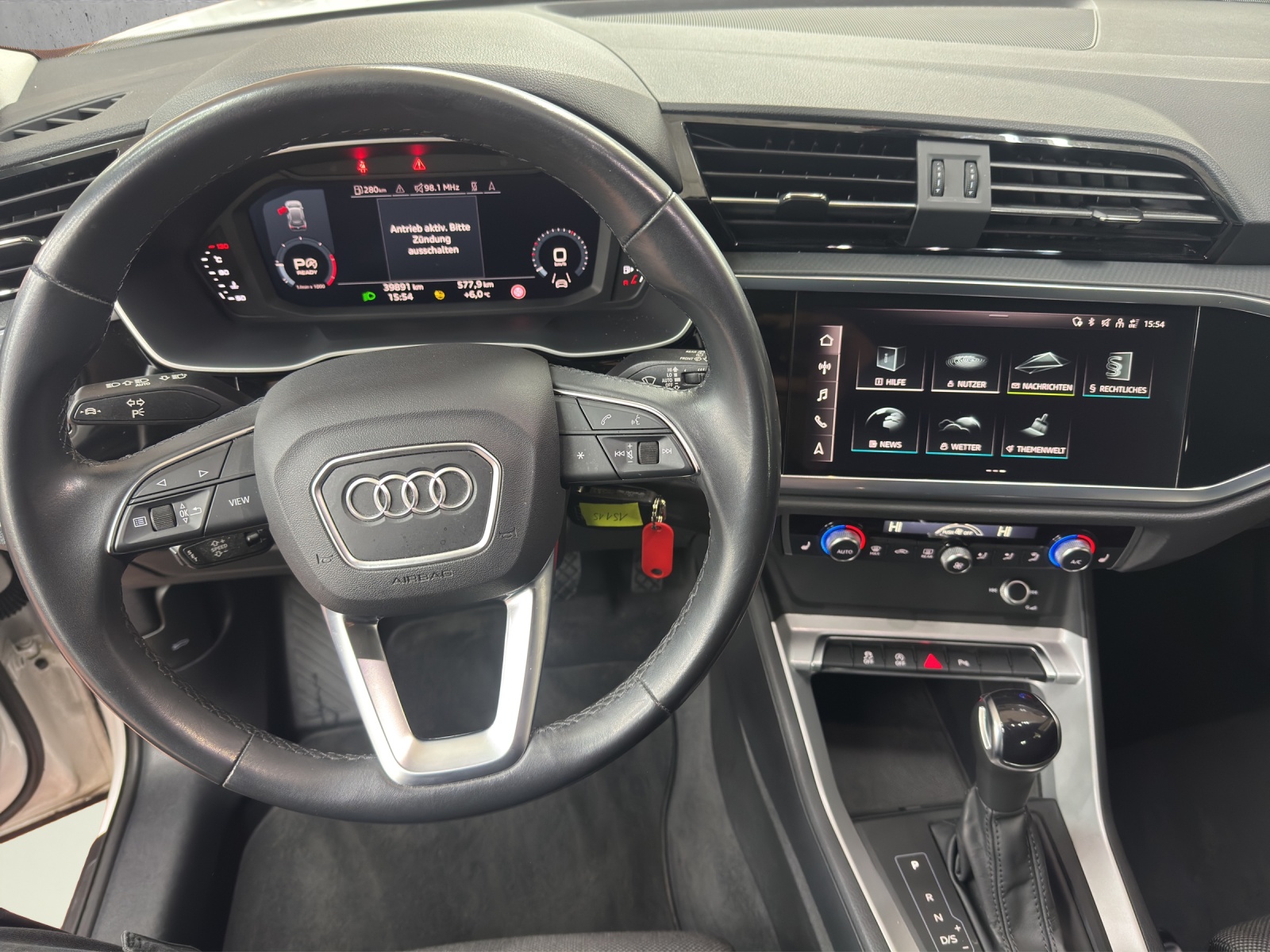 AUDI Q3 35 TDI quattro S-tronic-image-8