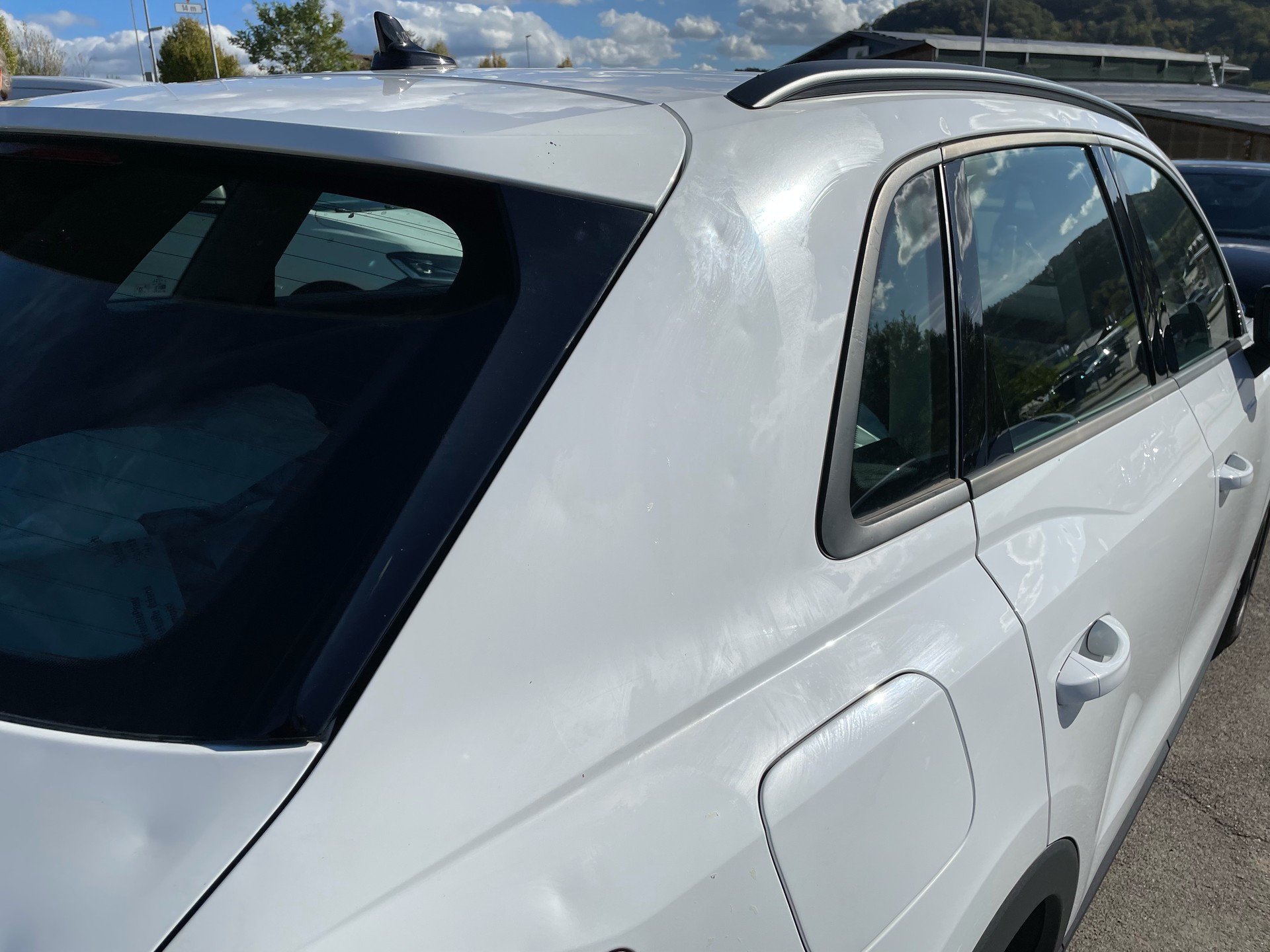AUDI Q3 35 TDI quattro S-tronic-image-18