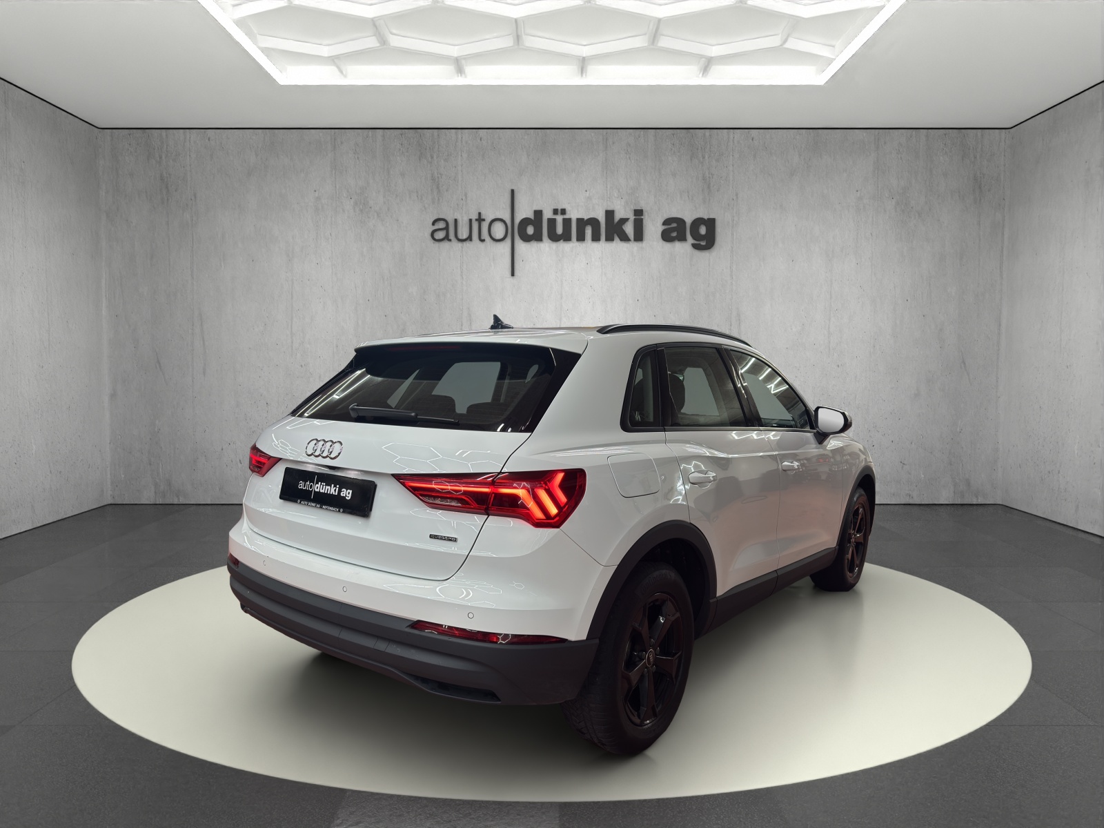 AUDI Q3 35 TDI quattro S-tronic-image-3