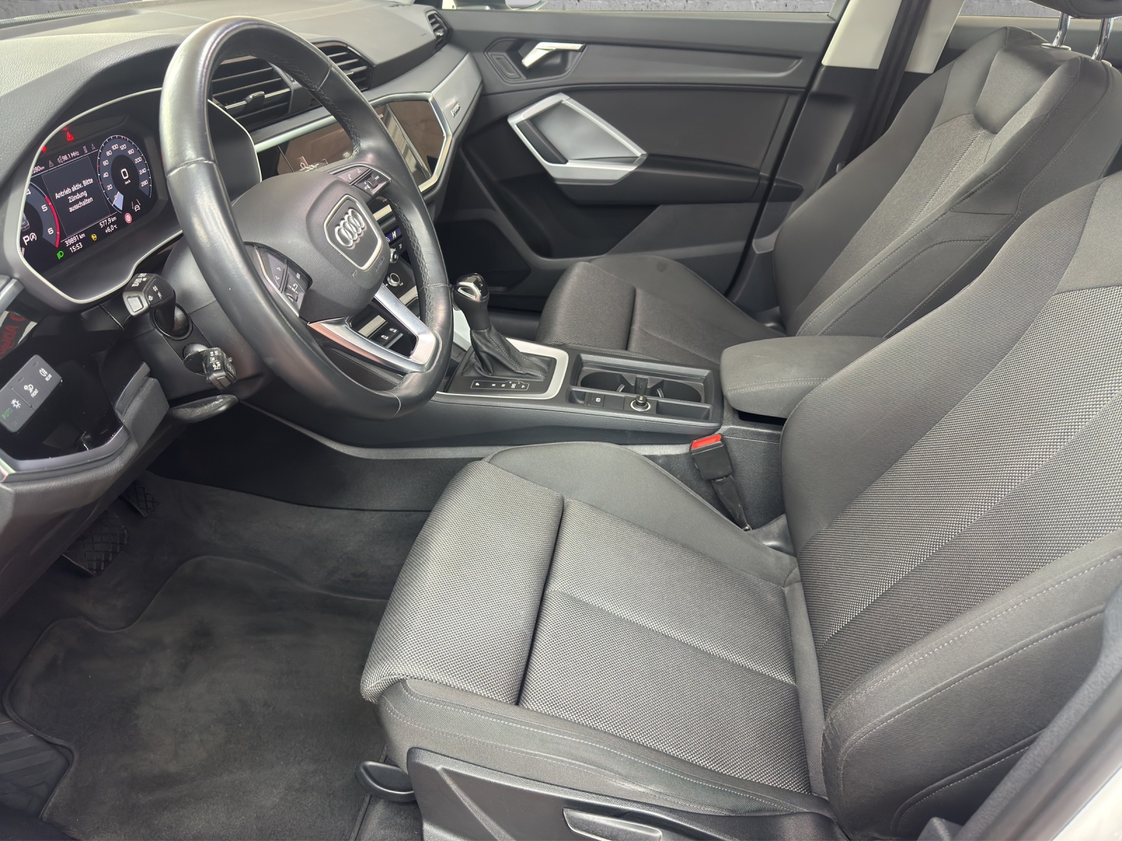 AUDI Q3 35 TDI quattro S-tronic-image-6