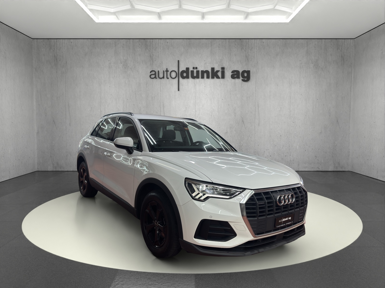 AUDI Q3 35 TDI quattro S-tronic-image-5