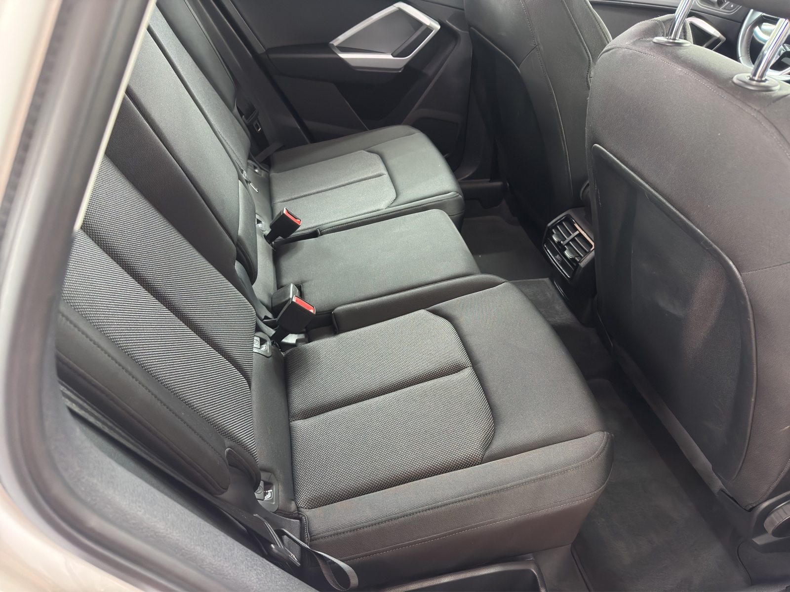 AUDI Q3 35 TDI quattro S-tronic-image-11