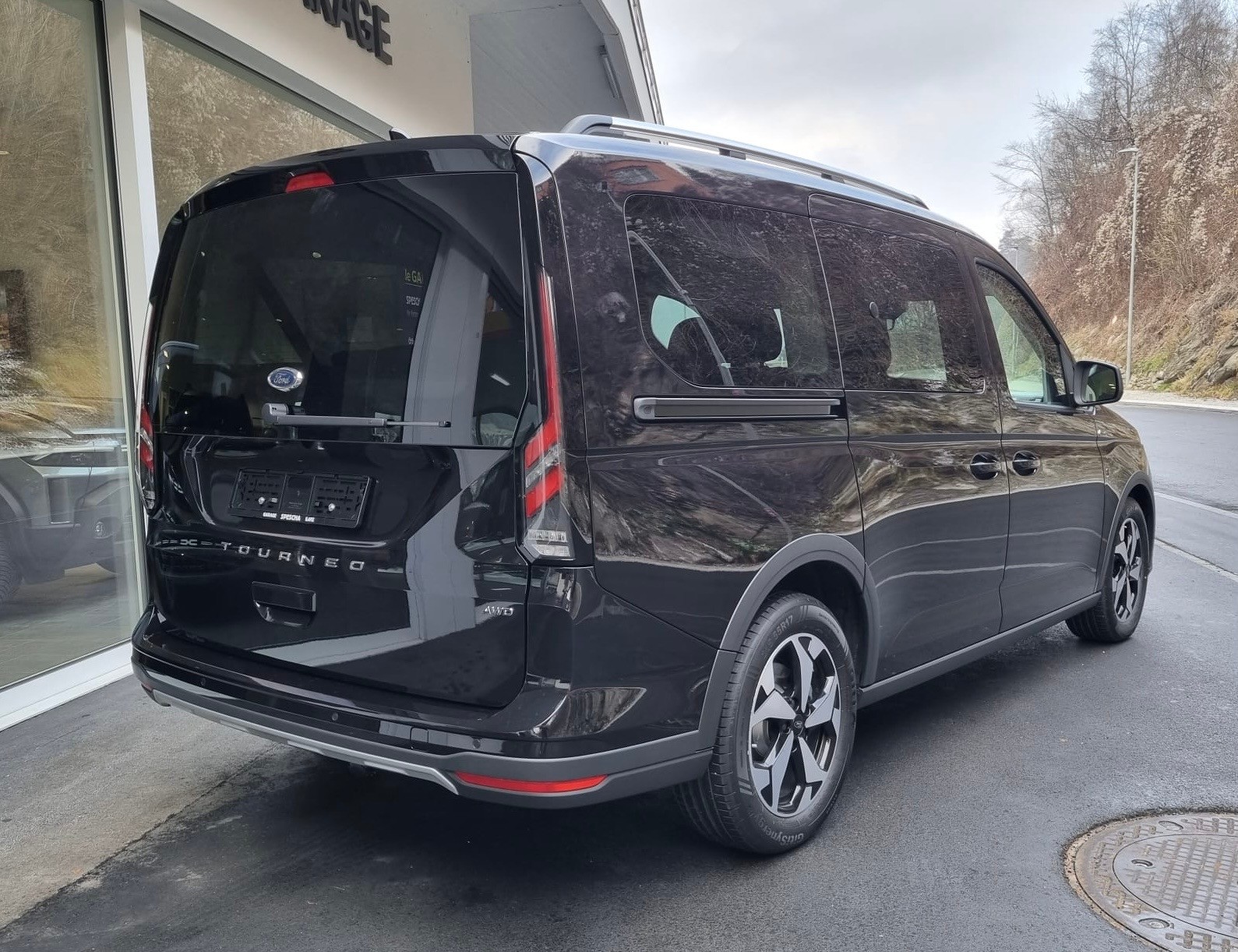 FORD Grand Tourneo Connect 2.0 EcoBlue AWD Active-image-6
