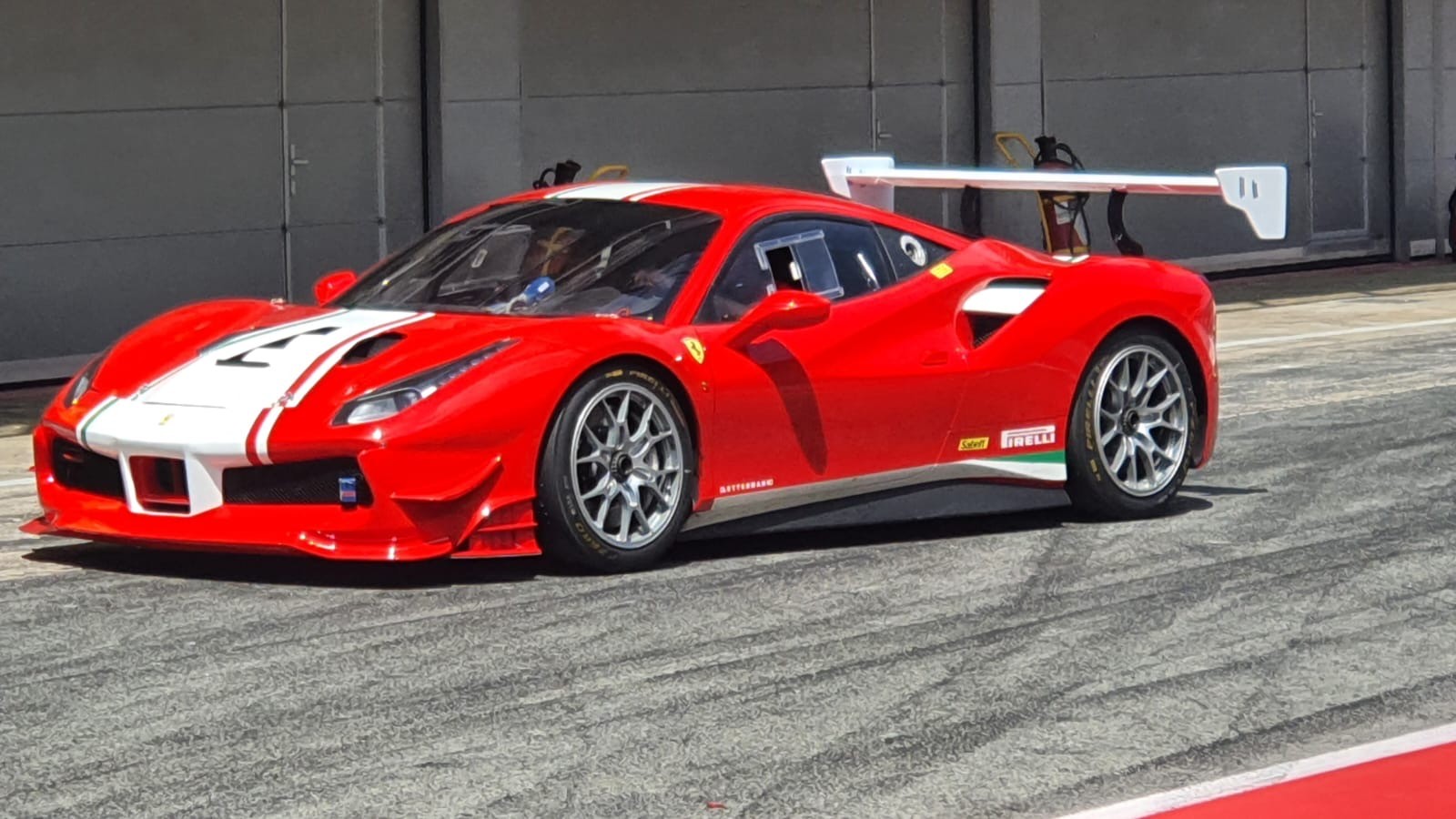 FERRARI 488 Challenge