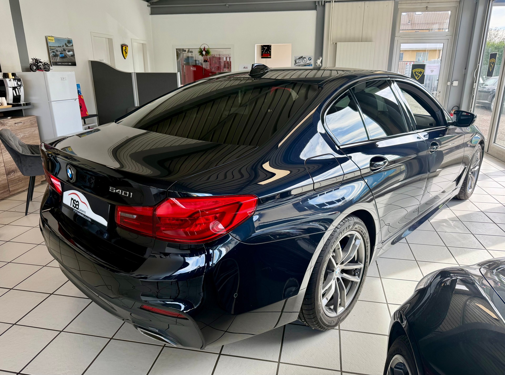 BMW 540i xDrive Steptronic M Sport-image-8