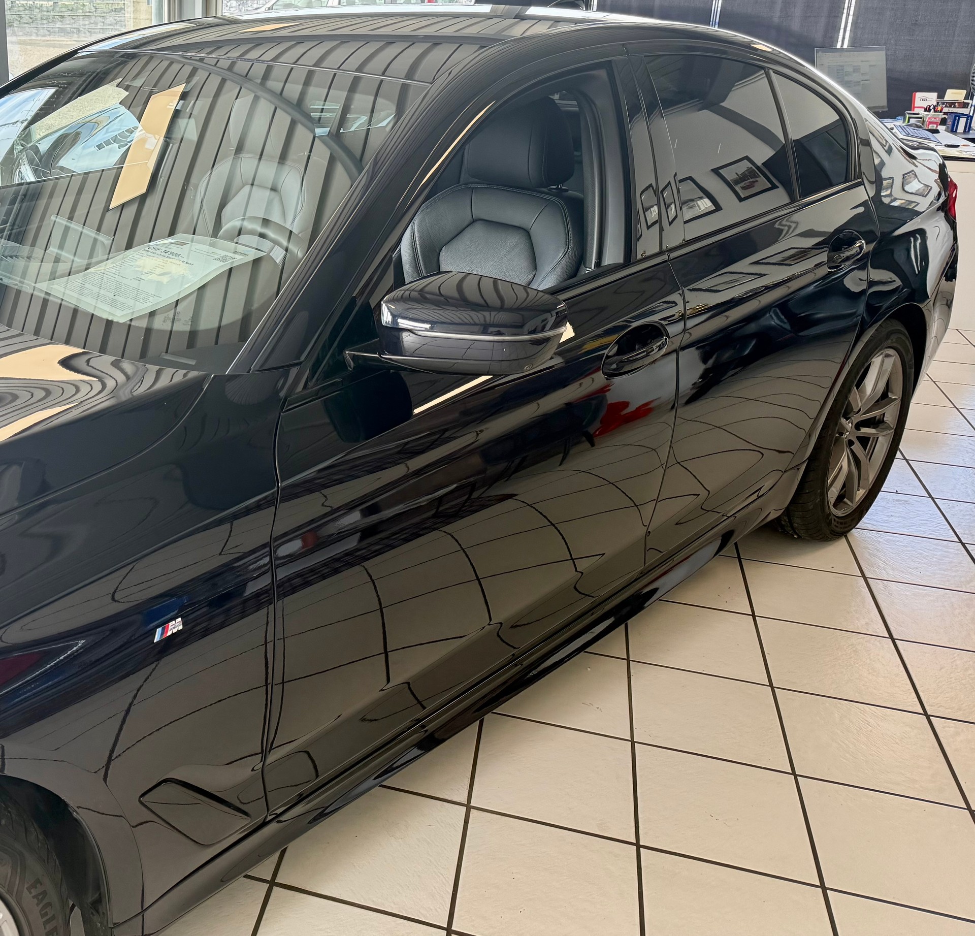 BMW 540i xDrive Steptronic M Sport-showroom-element-3