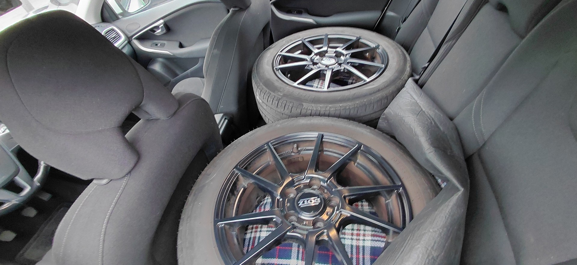 VOLVO V40 D2 Kinetic-image-10