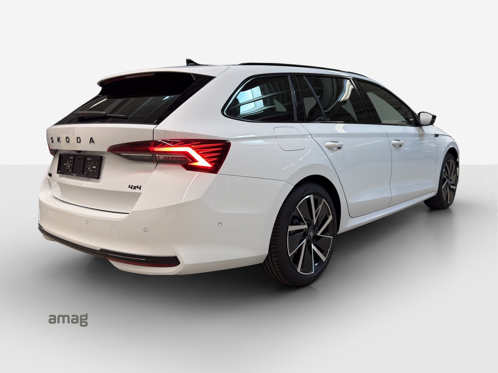SKODA Octavia Combi 2.0 TSI DSG Dynamic 4x4-image-4