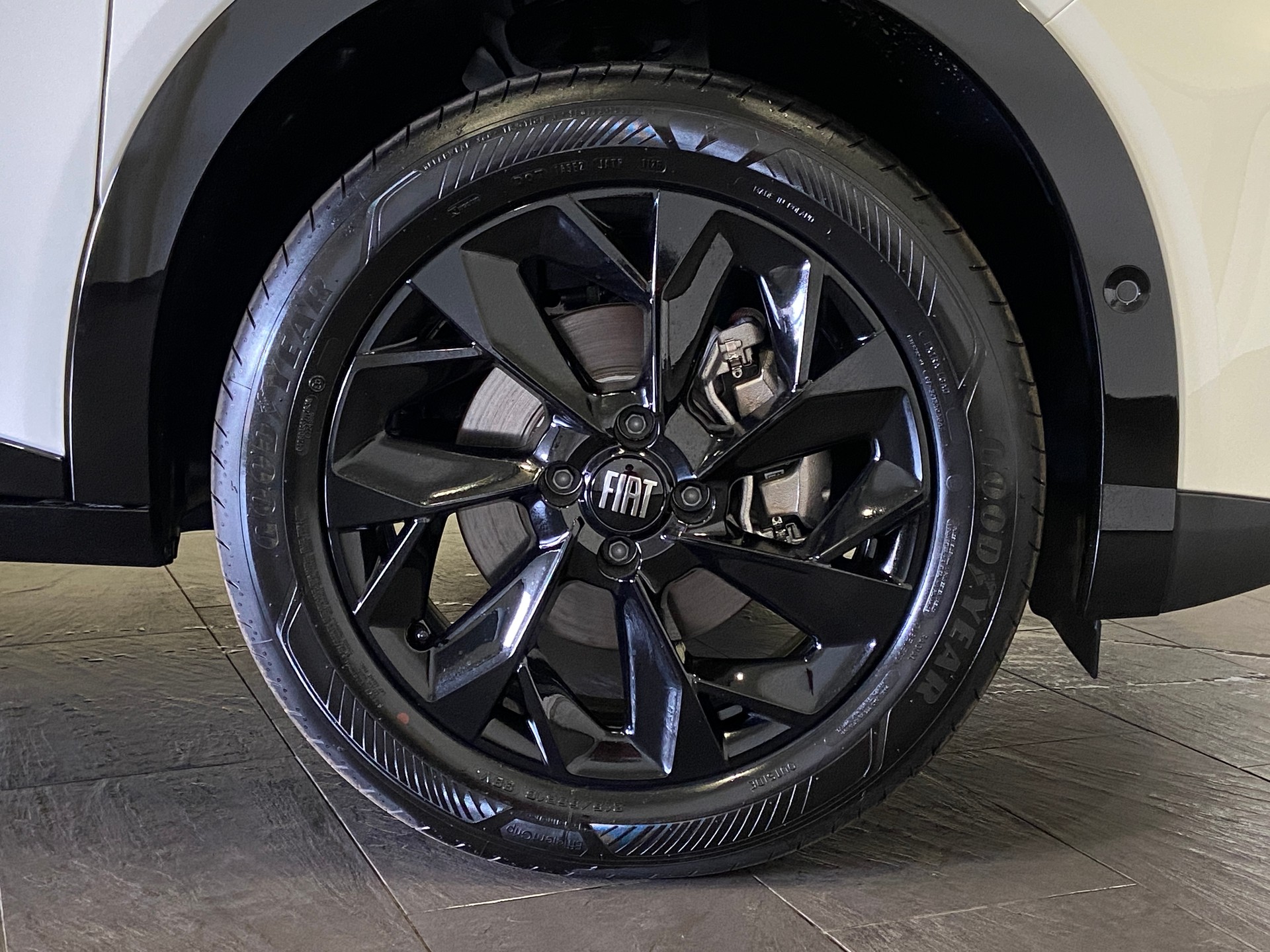 FIAT 600h MildHybrid Sport 145PS-image-3