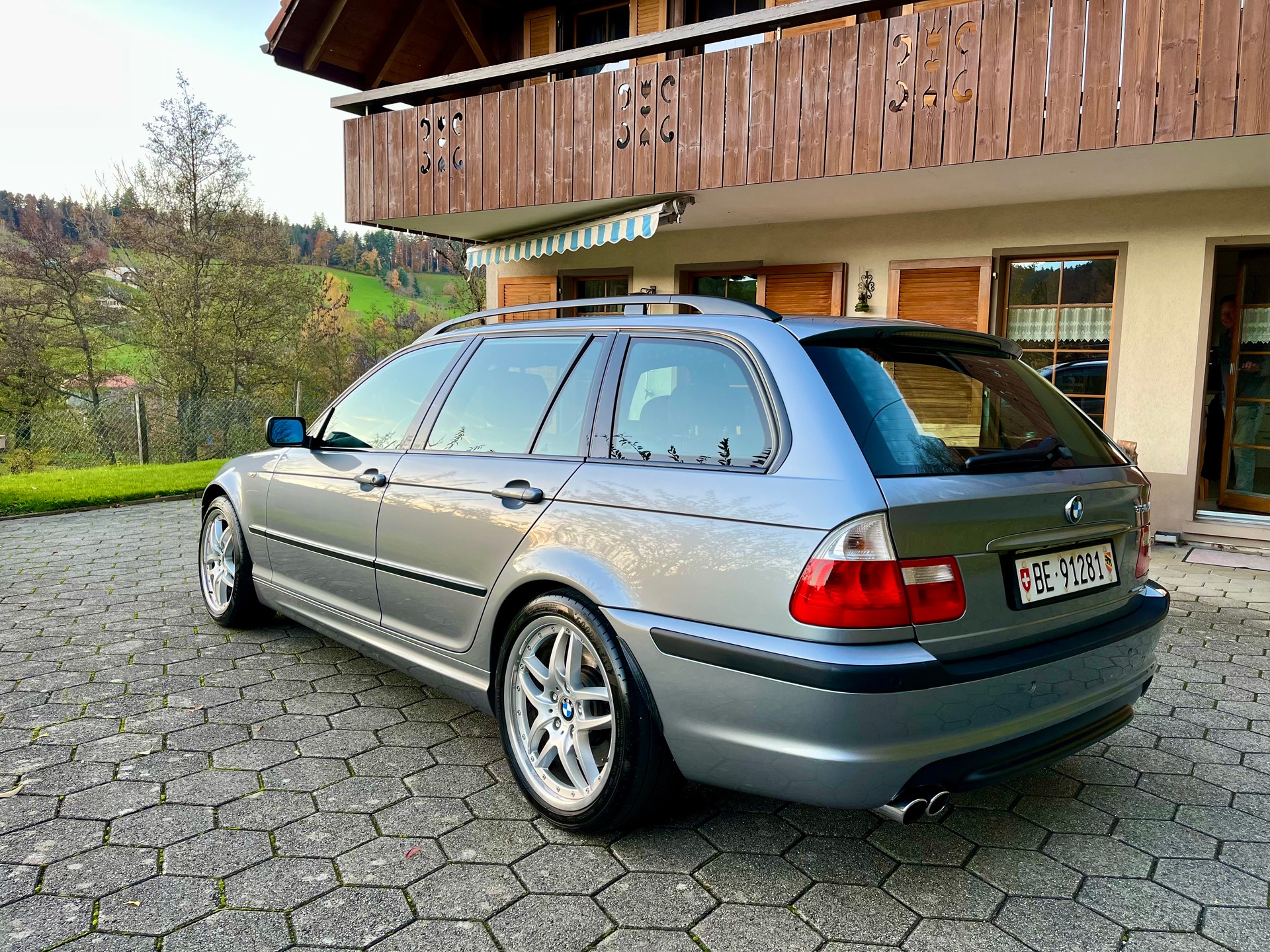 BMW E46 330xi Touring-image-2