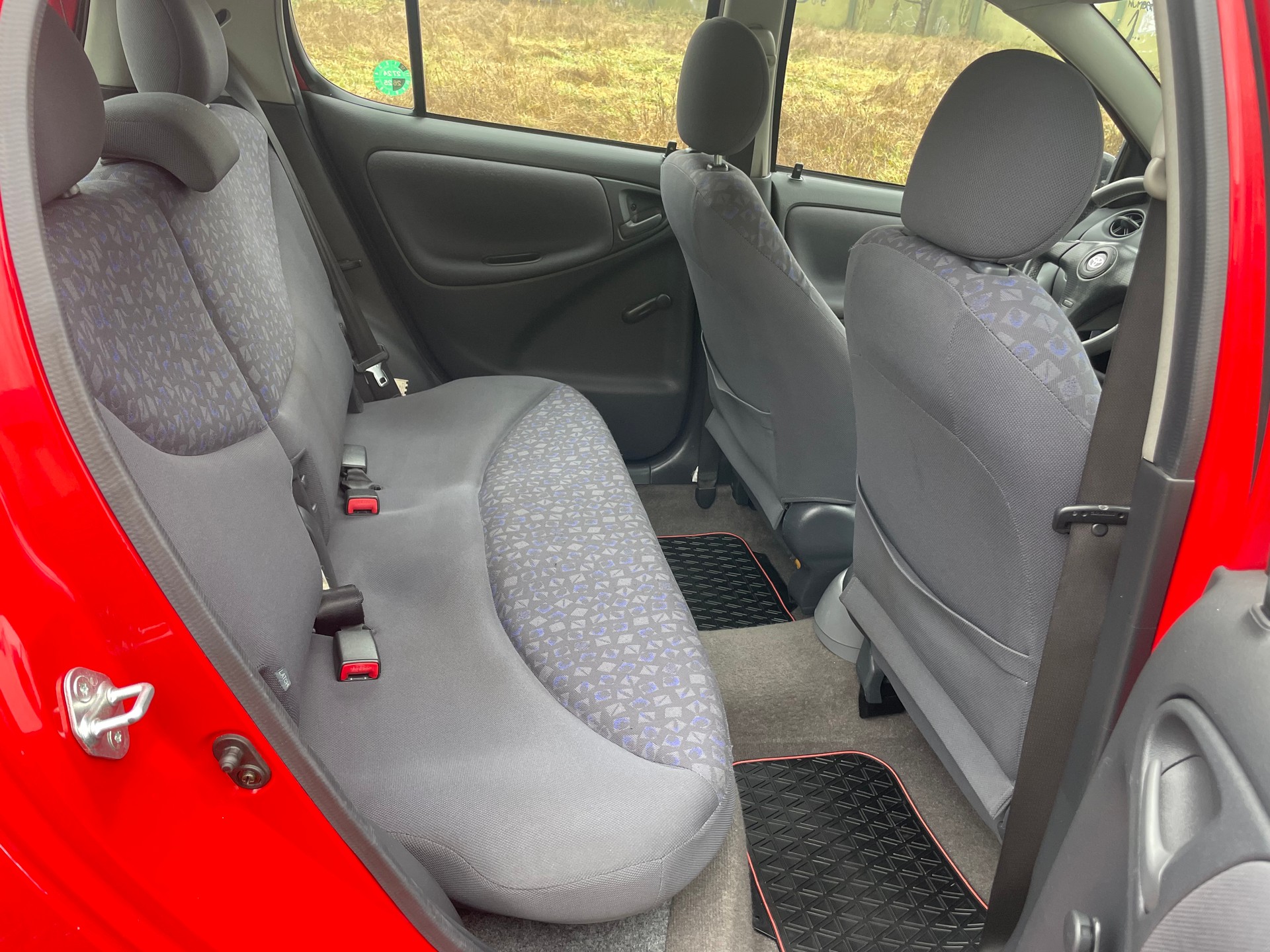 TOYOTA Yaris 1.4 D-4D Linea Luna-image-8