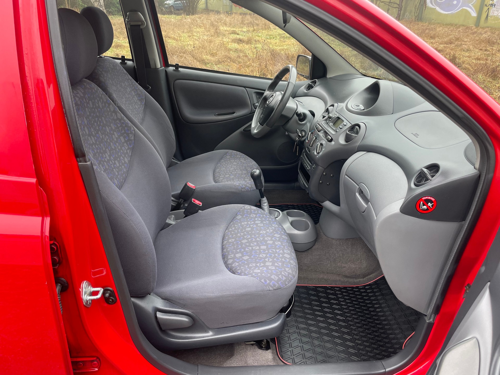 TOYOTA Yaris 1.4 D-4D Linea Luna-image-7