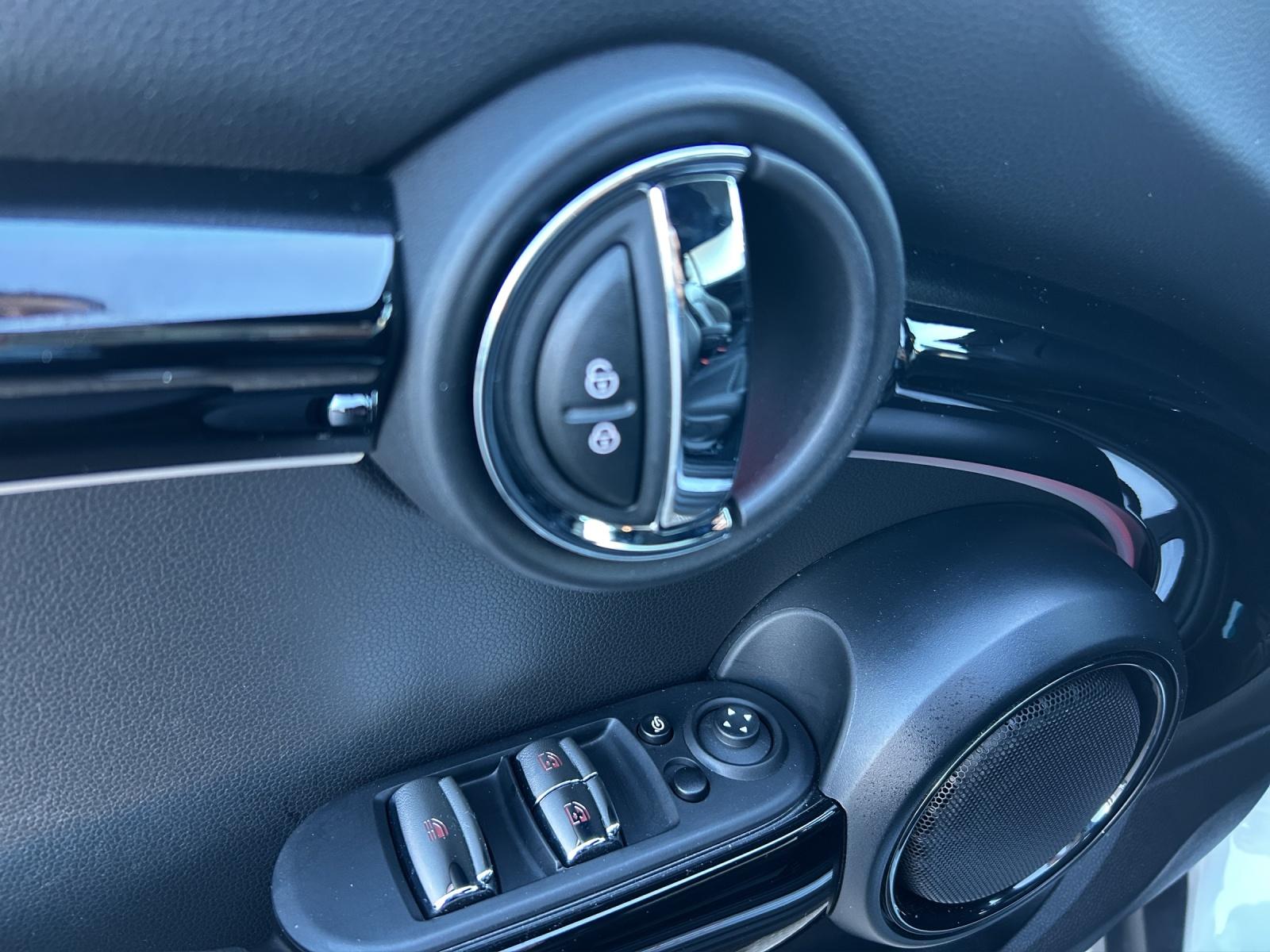 MINI Cabrio F57 1.5i Cooper Premium Plus-image-14