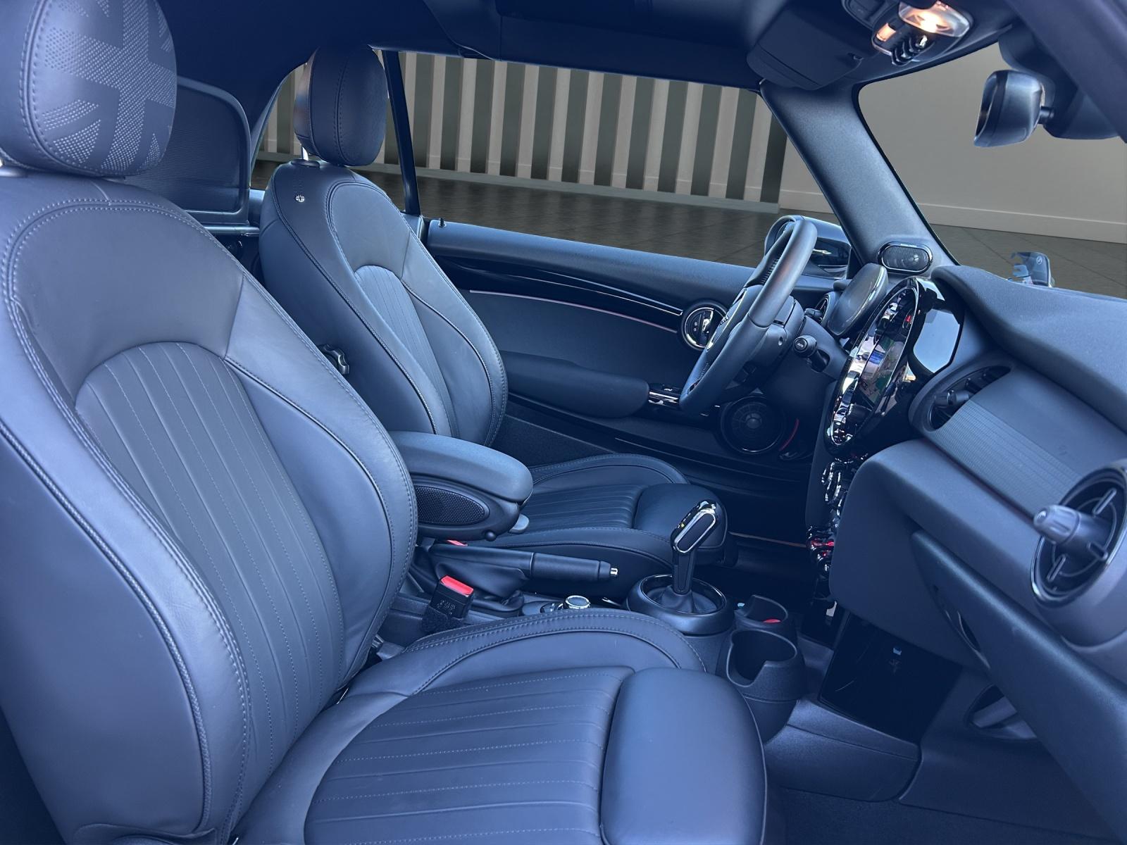 MINI Cabrio F57 1.5i Cooper Premium Plus-image-17