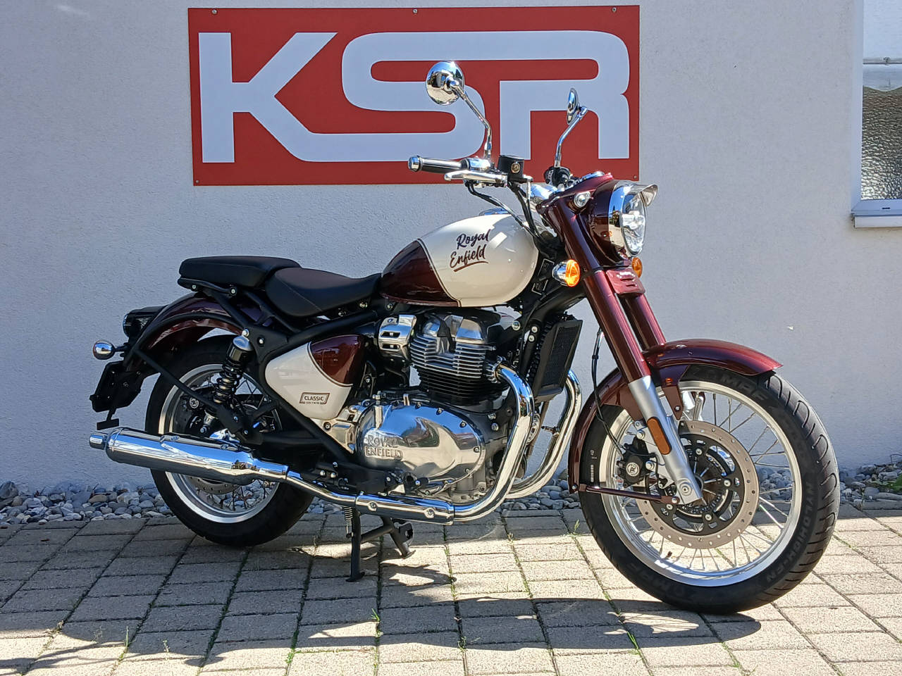 ROYAL ENFIELD Classic 650 Base-showroom-element-2