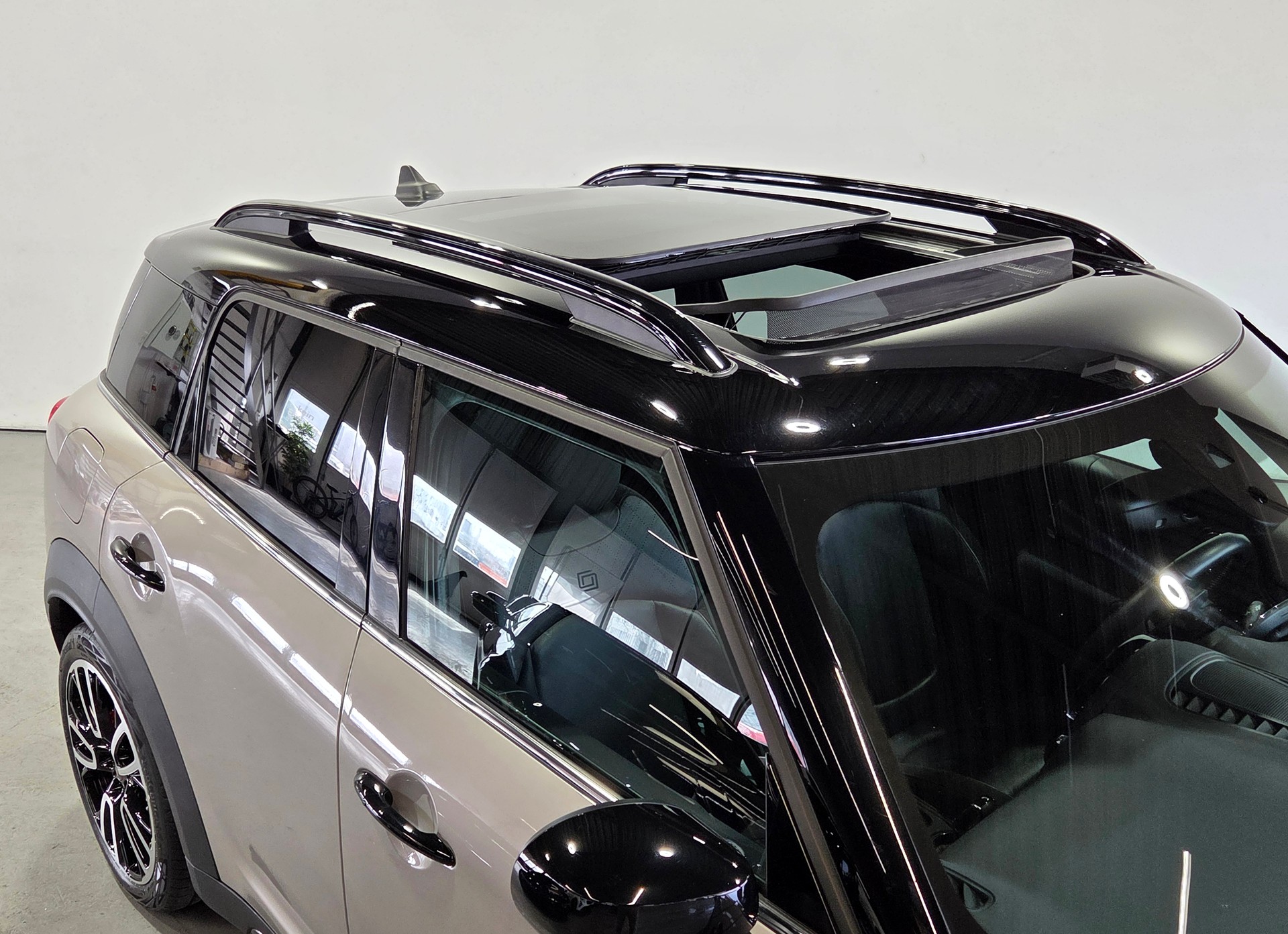 MINI Countryman F60 2.0i John Cooper Works ALL4-image-4
