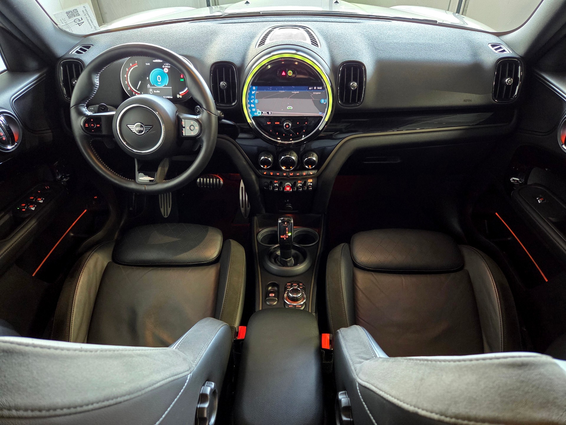MINI Countryman F60 2.0i John Cooper Works ALL4-image-9
