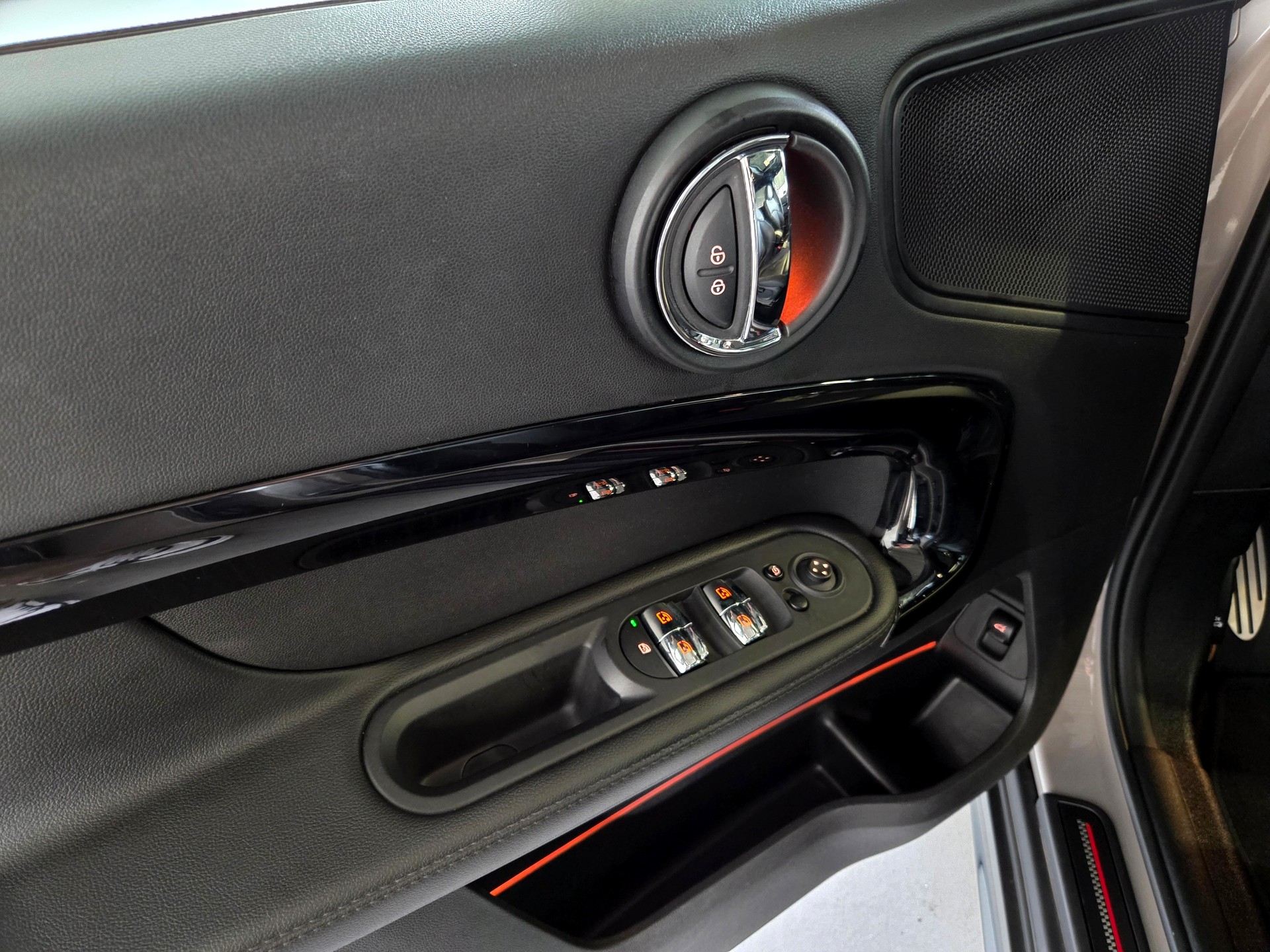 MINI Countryman F60 2.0i John Cooper Works ALL4-image-19