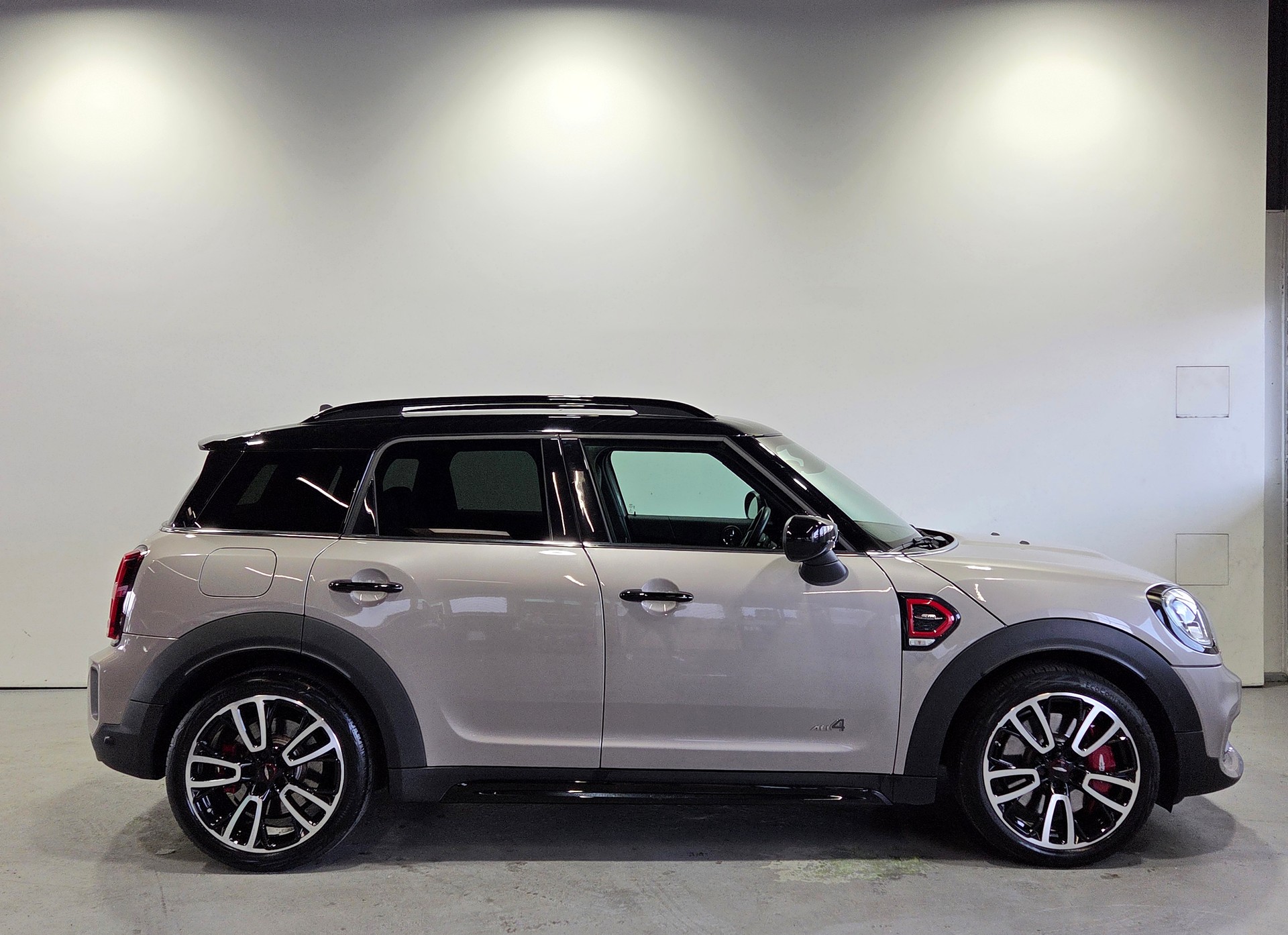 MINI Countryman F60 2.0i John Cooper Works ALL4-image-11