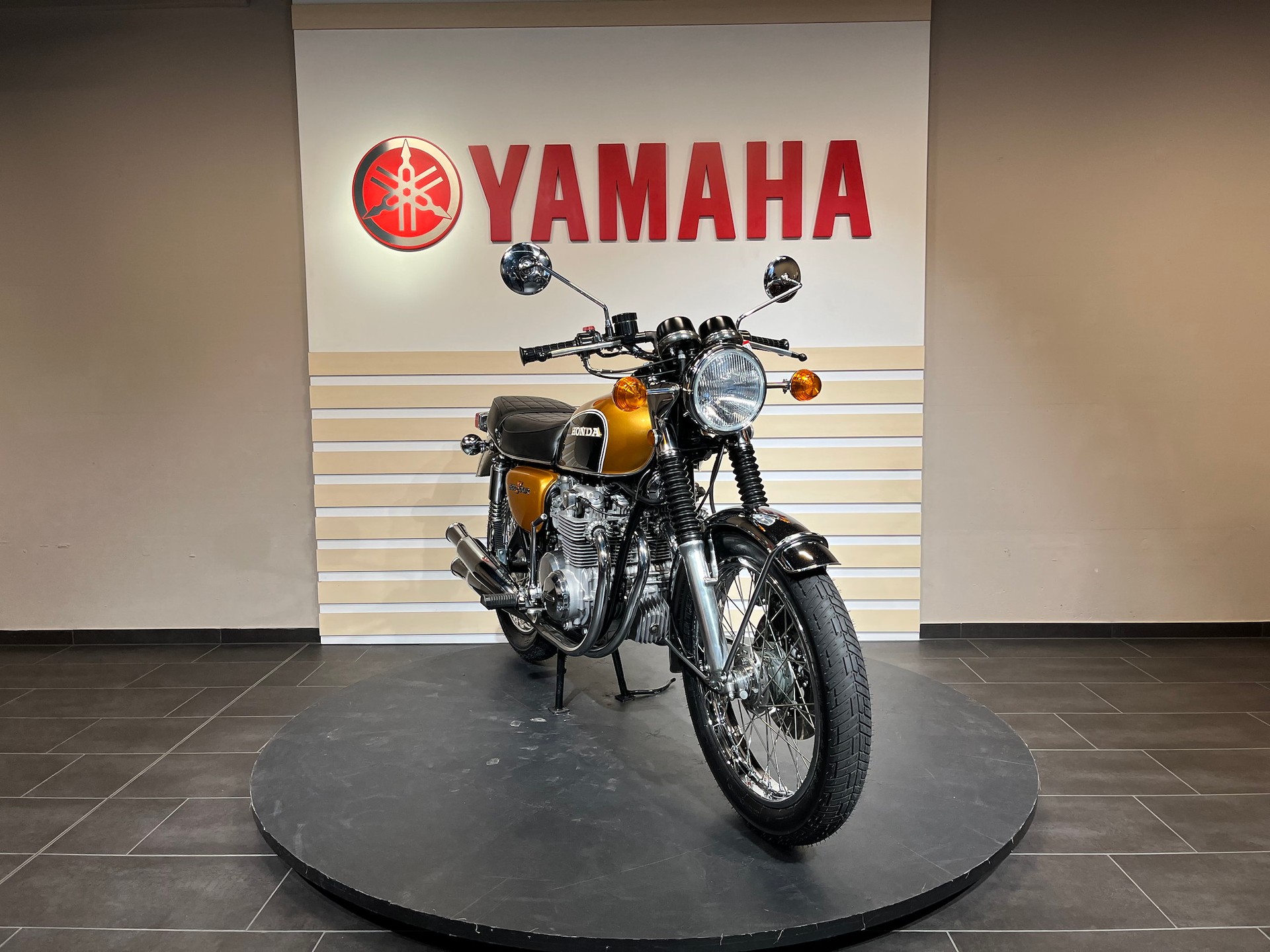 HONDA CB 500-showroom-element-1