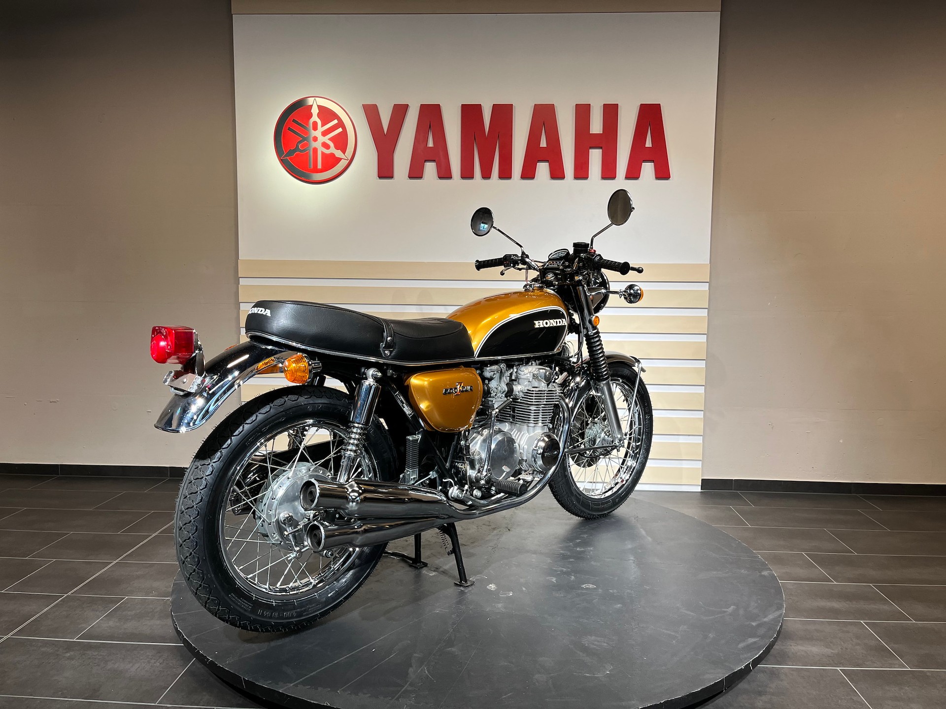 HONDA CB 500-showroom-element-3
