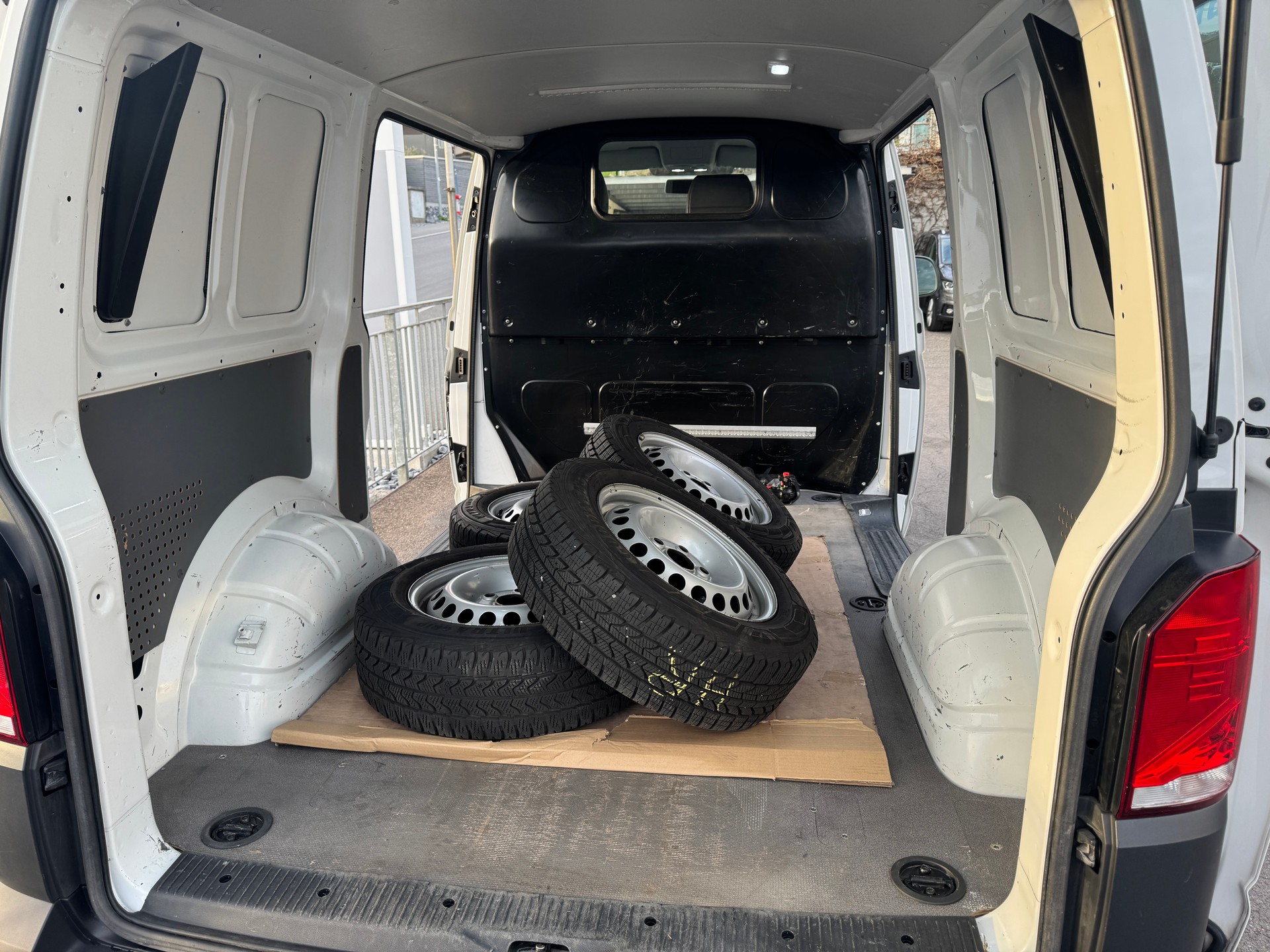 VW T6.1 2.0 TDI-image-8