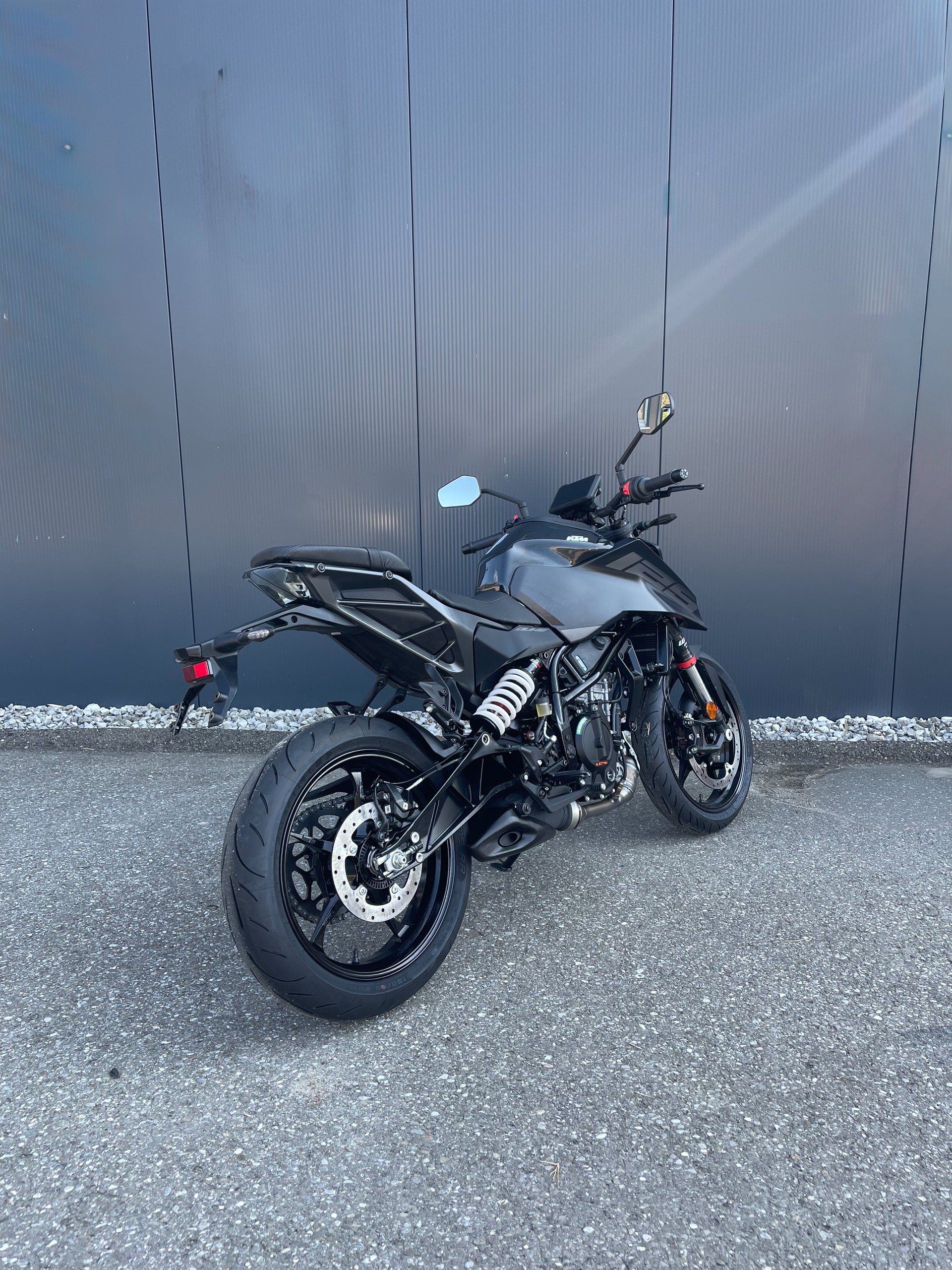 KTM 125 Duke-showroom-element-2