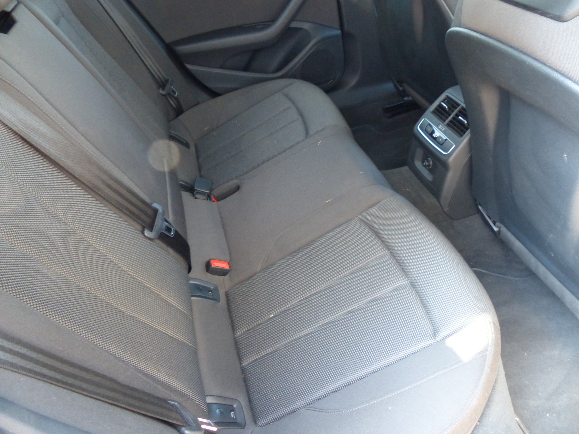 AUDI A4 Avant 35 TDI S-tronic-image-24