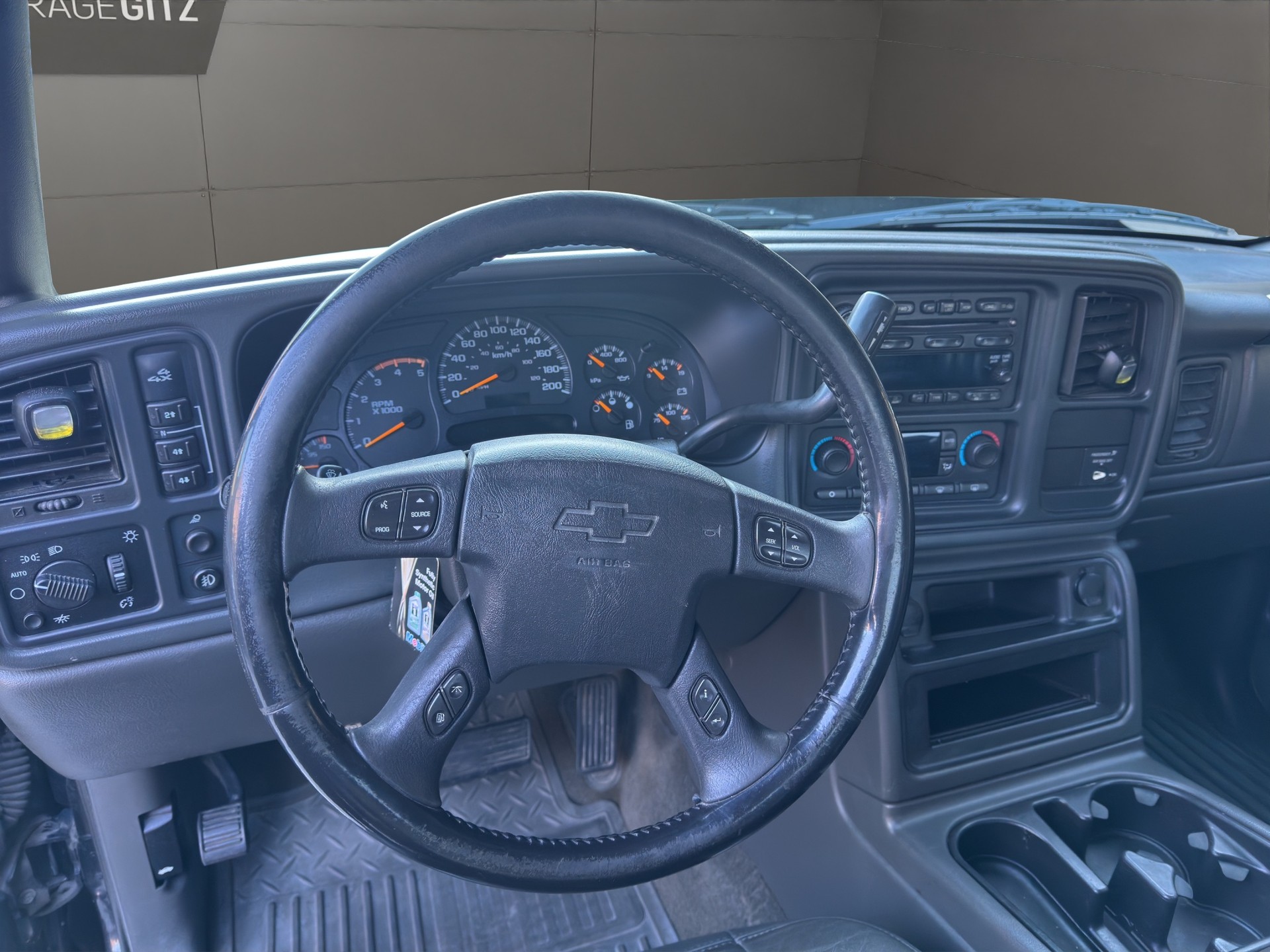 CHEVROLET SILVERADO LT-image-9