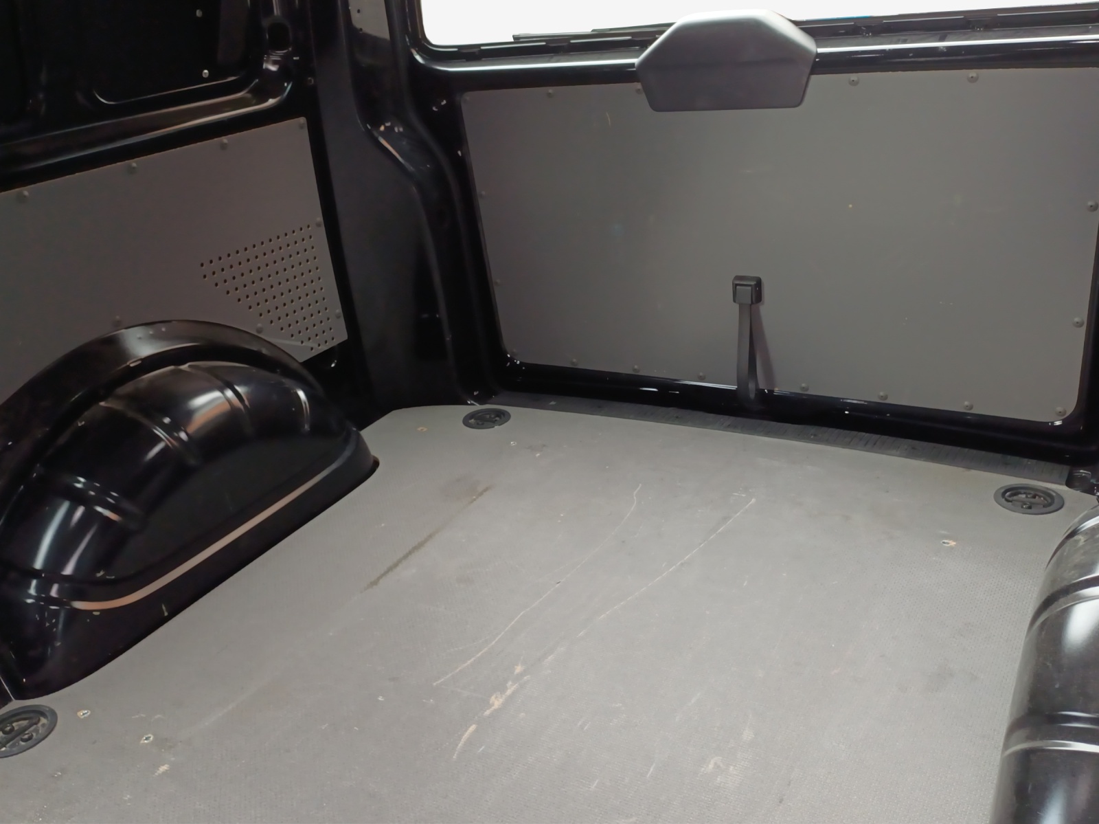 VW T6.1 2.0 TDI DSG-image-11