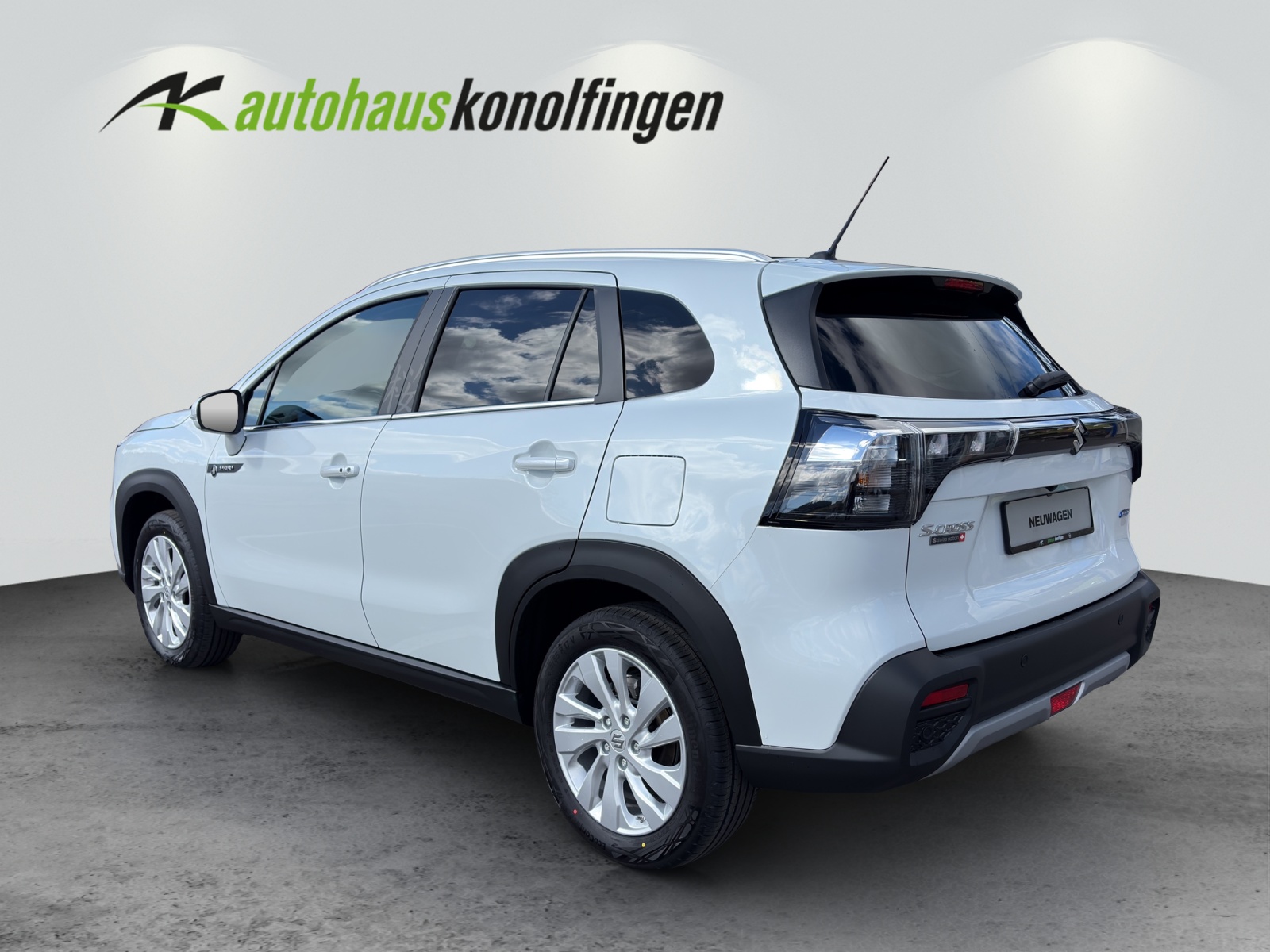 SUZUKI S-Cross 1.4 T Sakura Hybrid 4x4-image-2